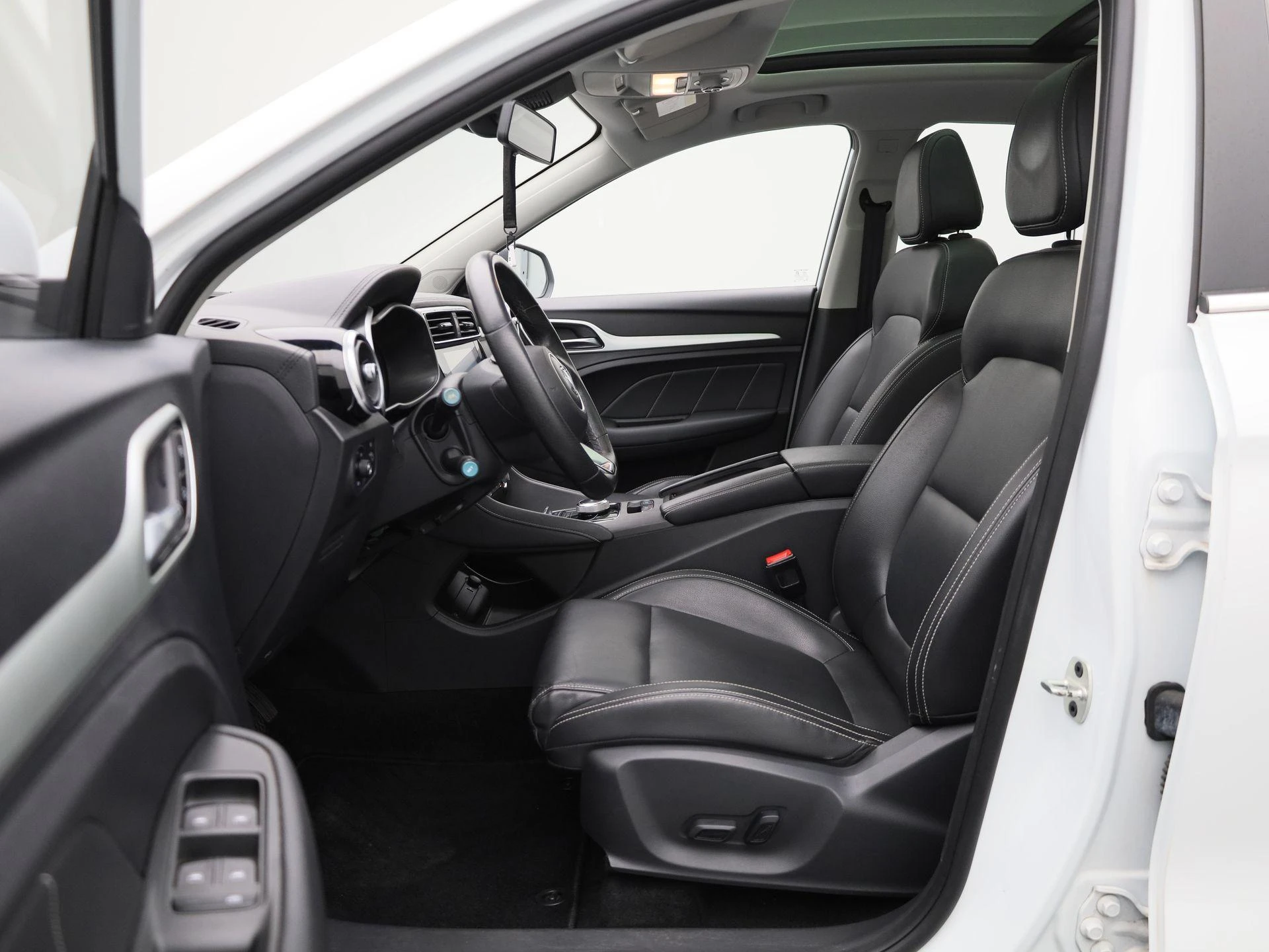 MG-ZS EV-image-10