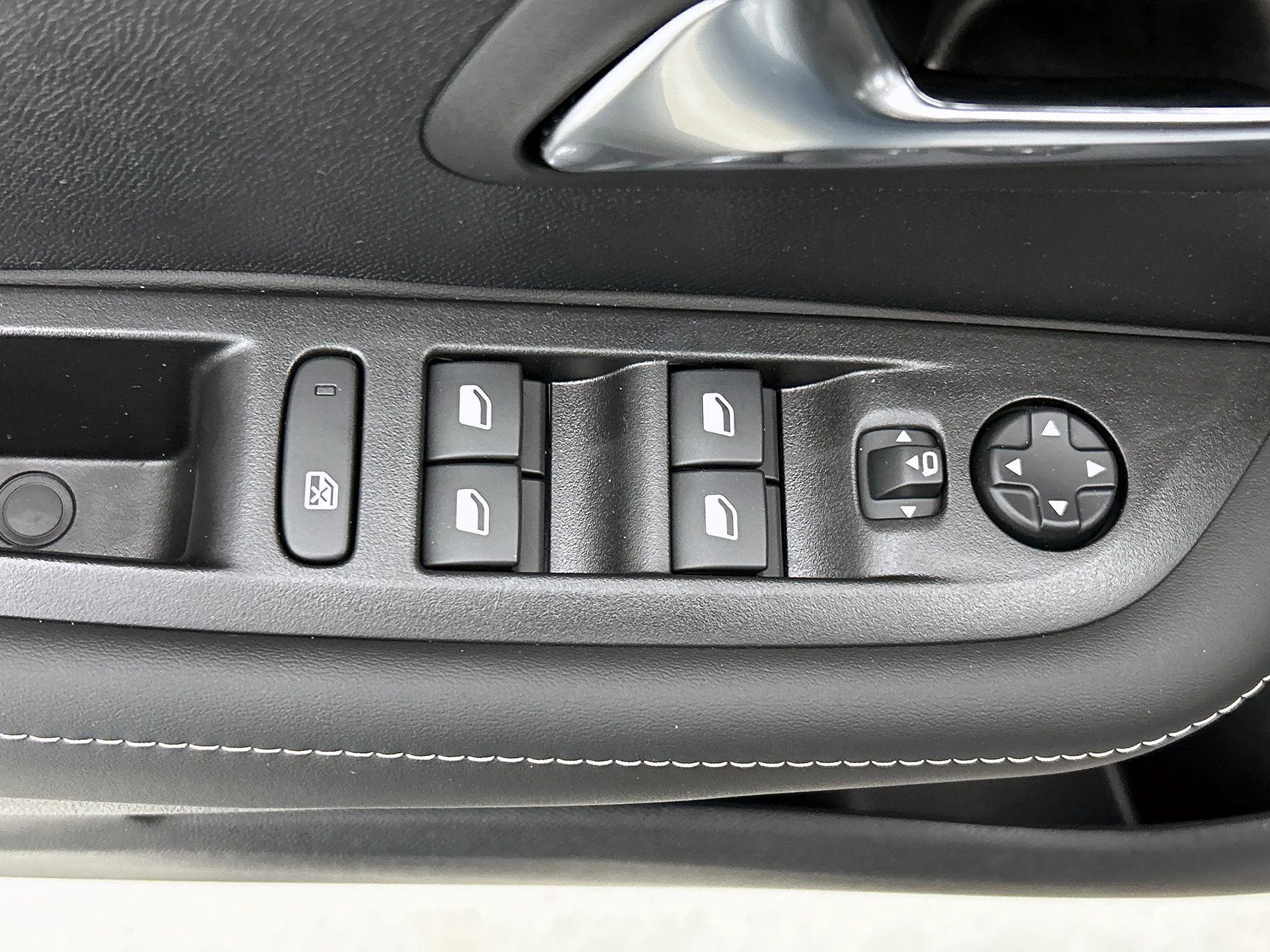 Peugeot 208 1.2 Hybrid 110 e-DCS6 Allure