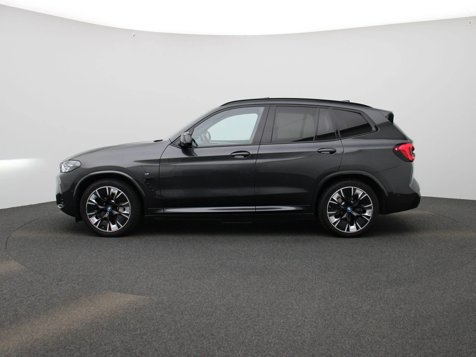 BMW-iX3-image-3