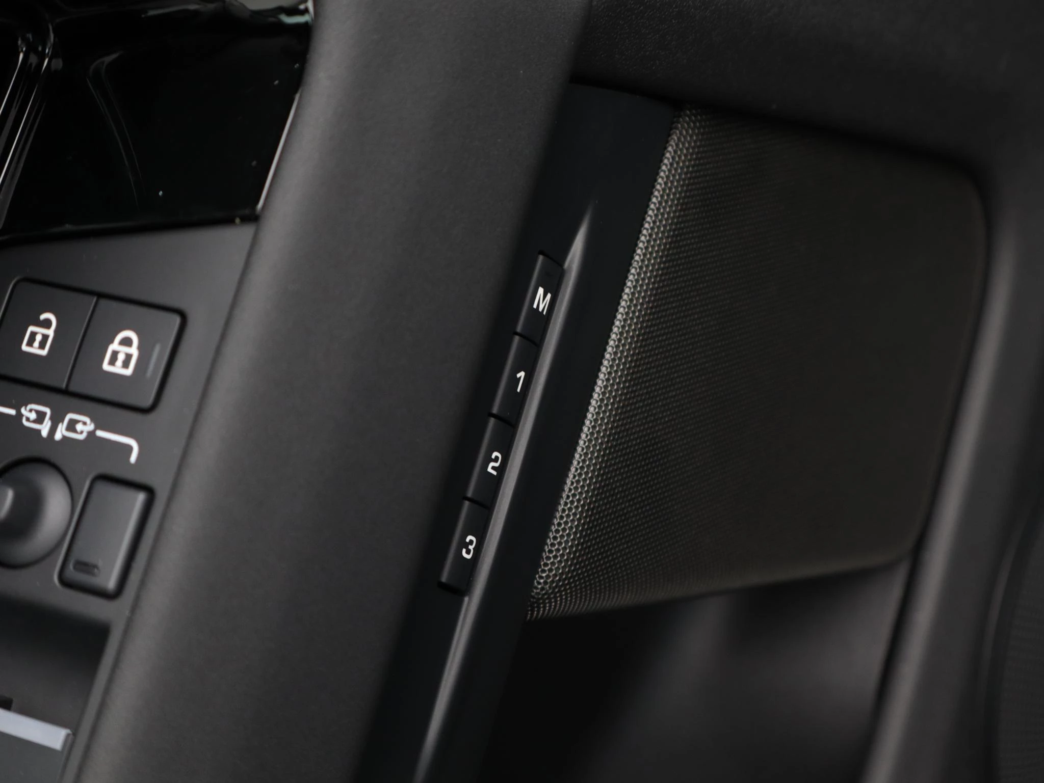 Land Rover-Range Rover Evoque-image-28