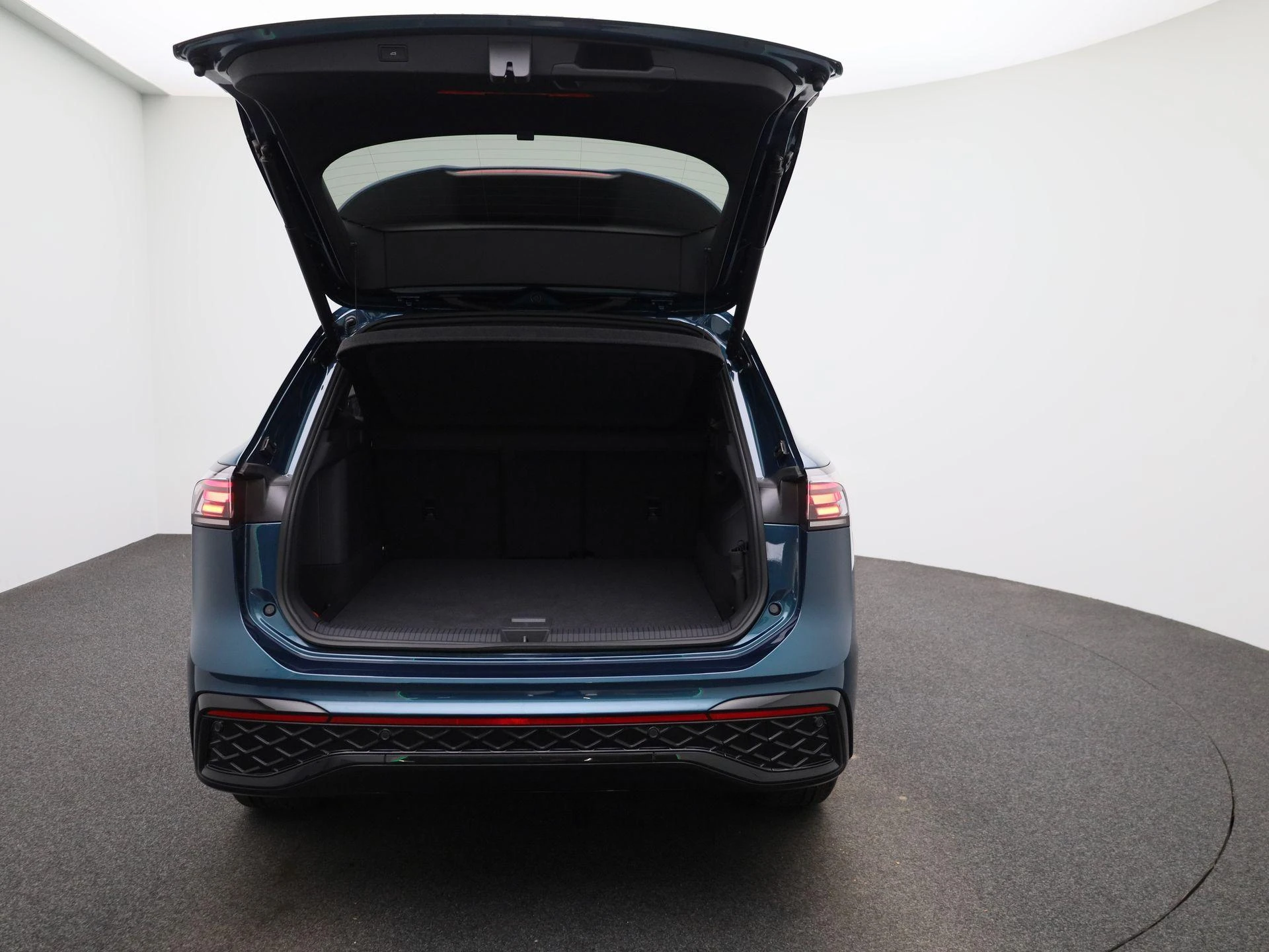 Volkswagen-Tiguan-image-10
