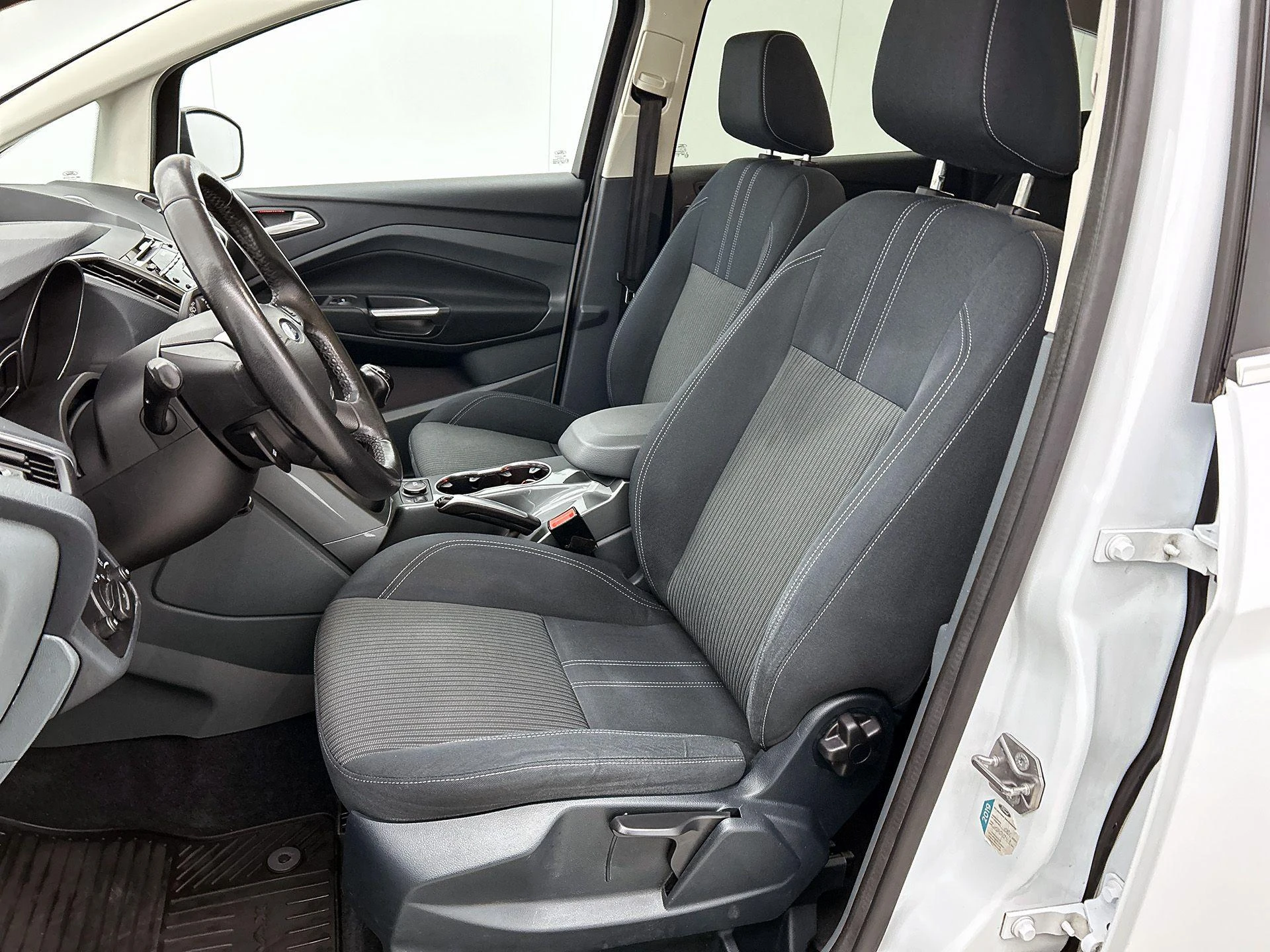 Ford-C-MAX-image-40