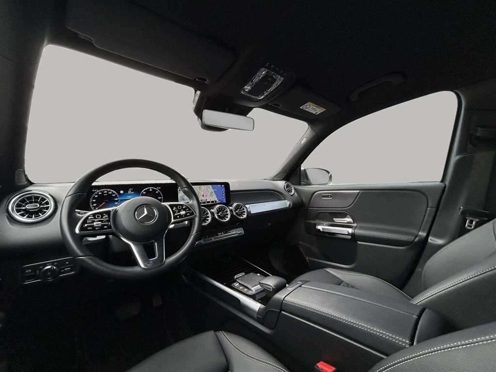Mercedes-Benz-EQB-image-11