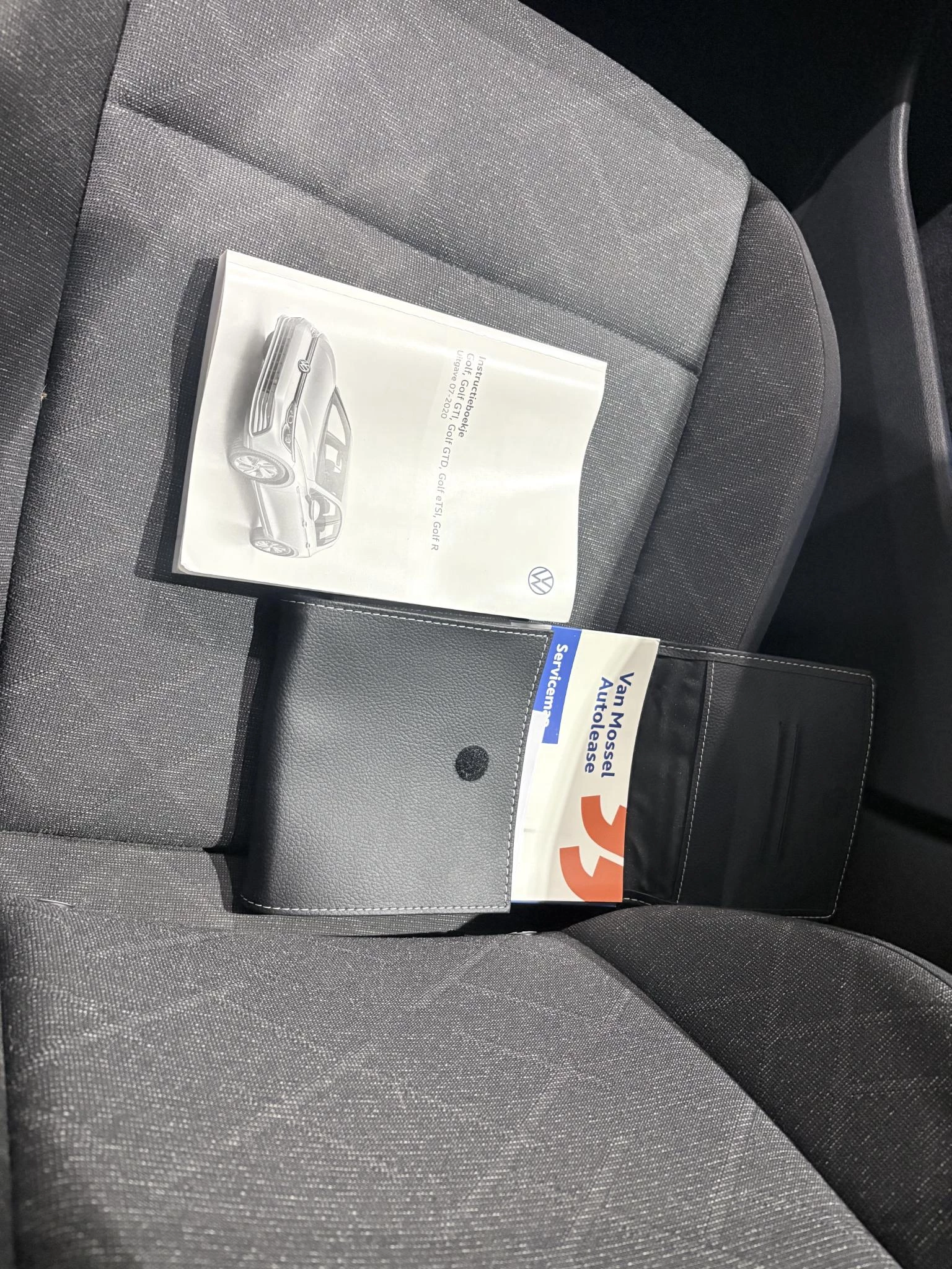 Volkswagen-Golf-image-31