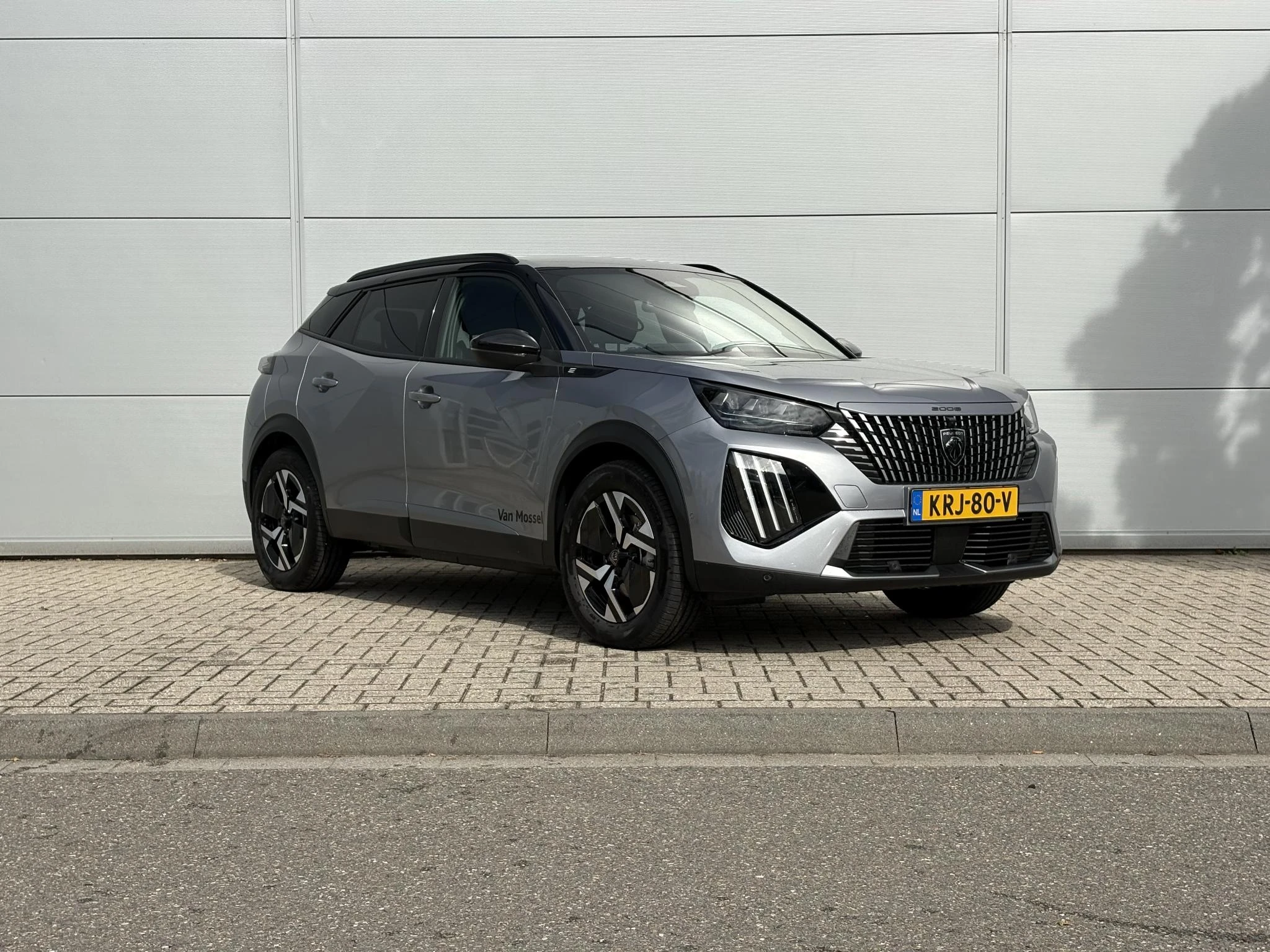 Peugeot-e-2008-image-7