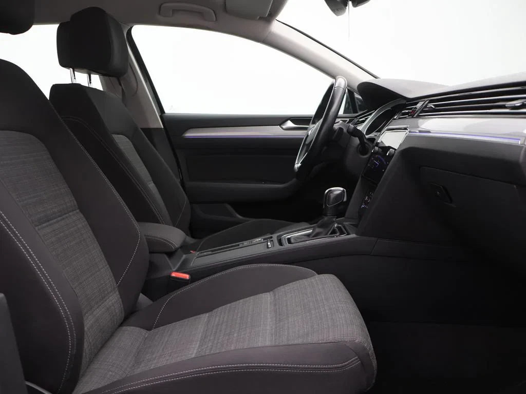 Volkswagen-Passat-image-10