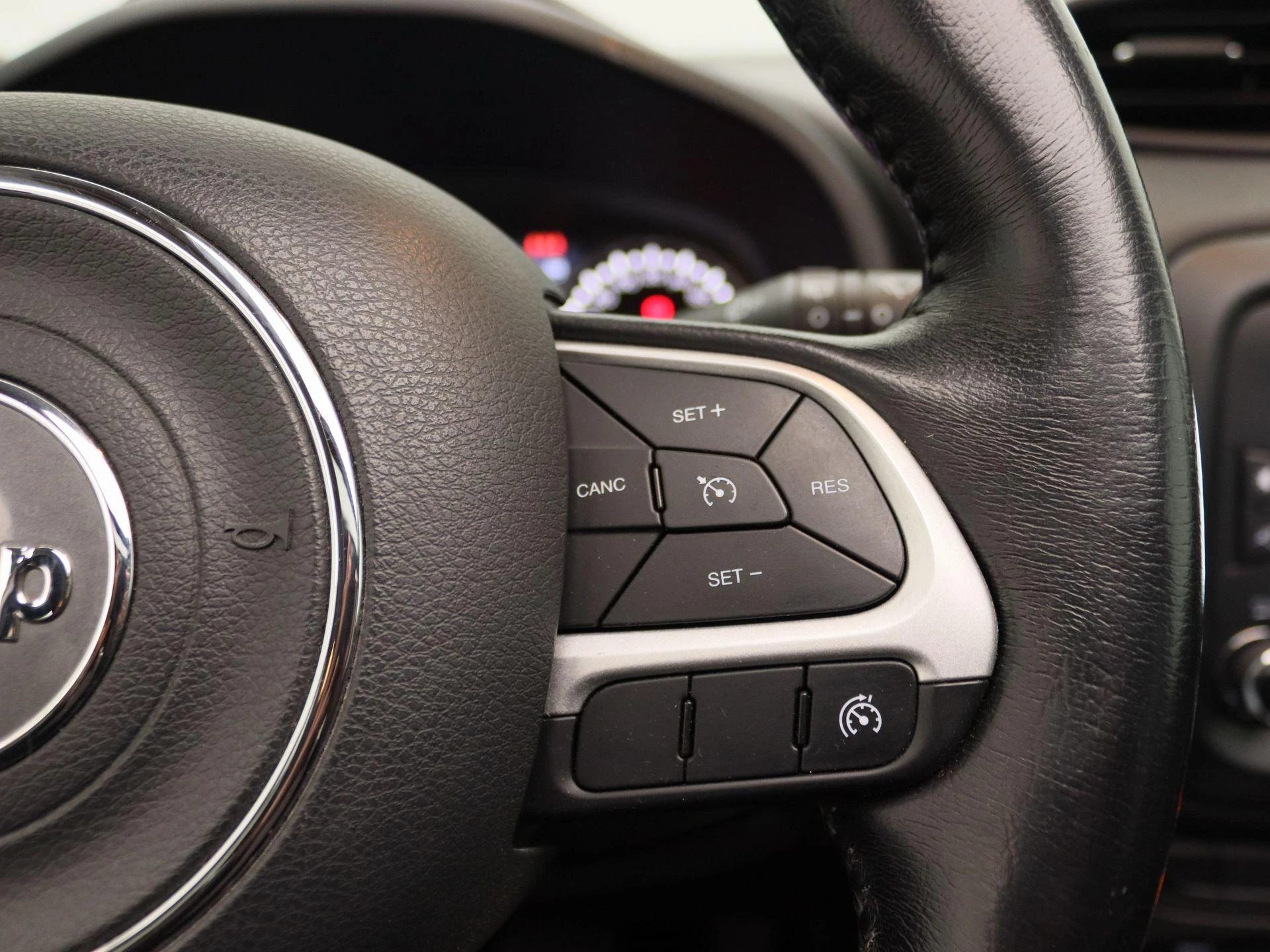 Jeep-Renegade-image-23