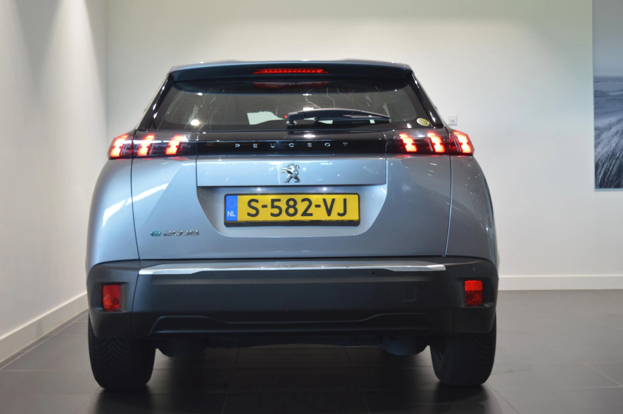 Peugeot-e-2008-image-5