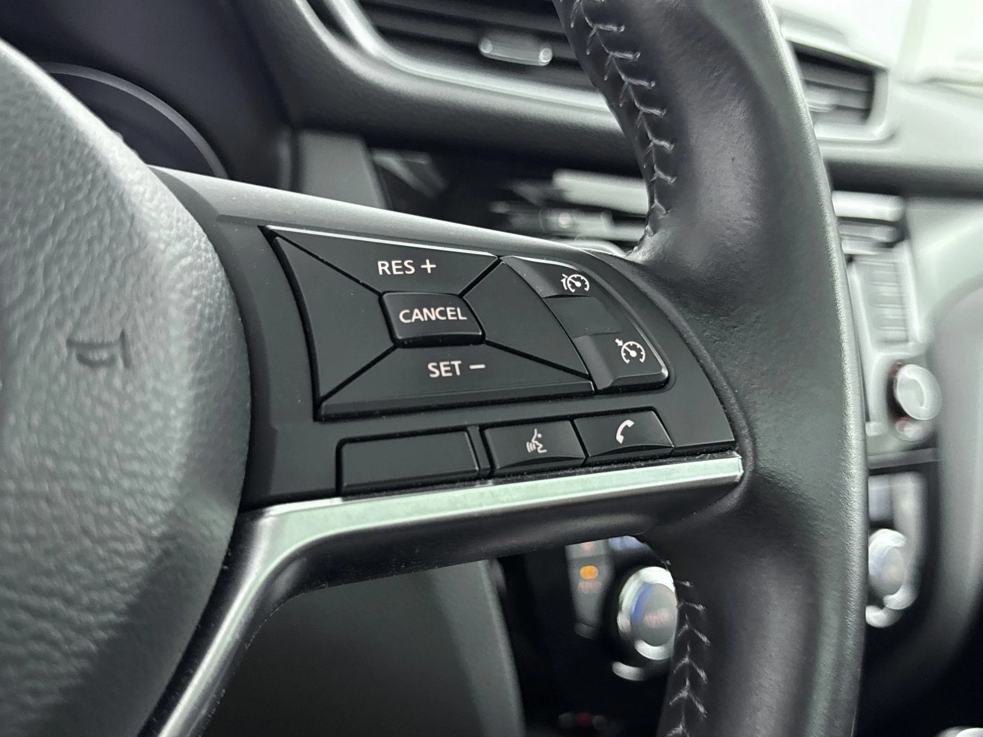 Nissan-QASHQAI-image-16