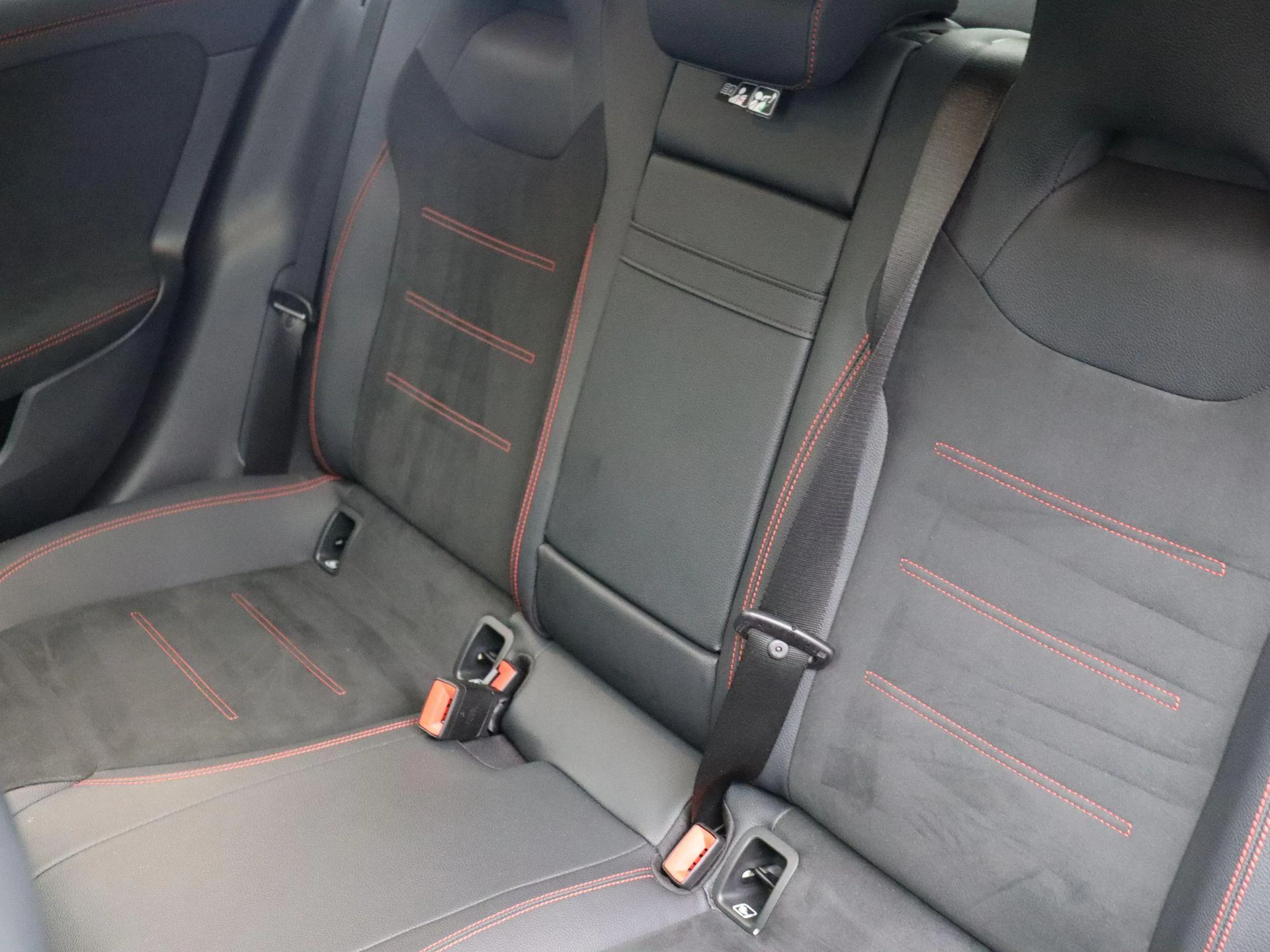 Mercedes-Benz-CLA-image-23