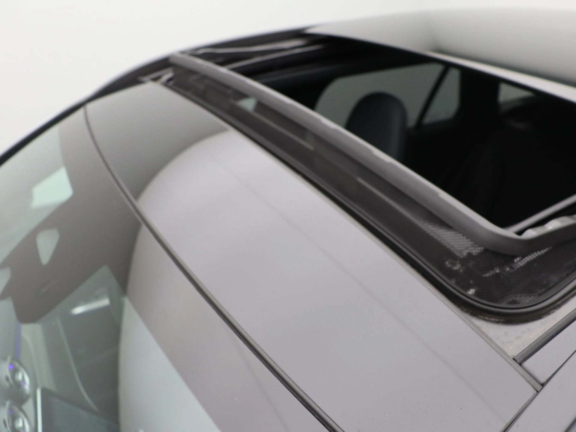 Mercedes-Benz-GLC-image-17