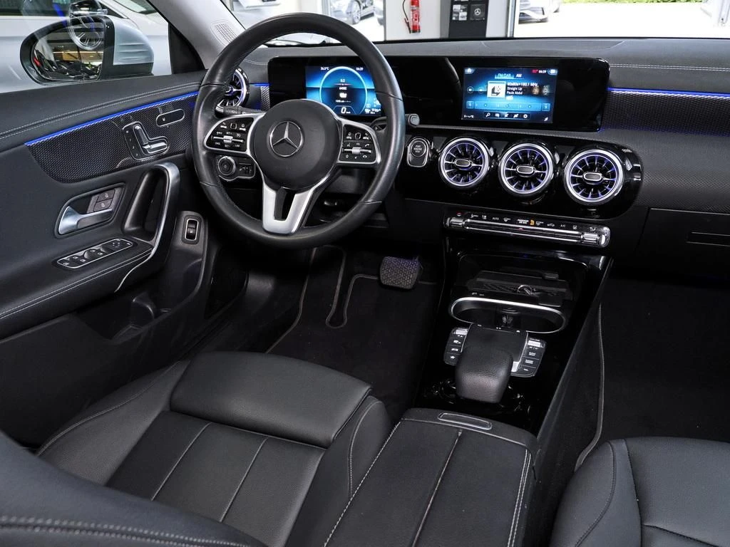 Mercedes-Benz-CLA 250 e-image-11