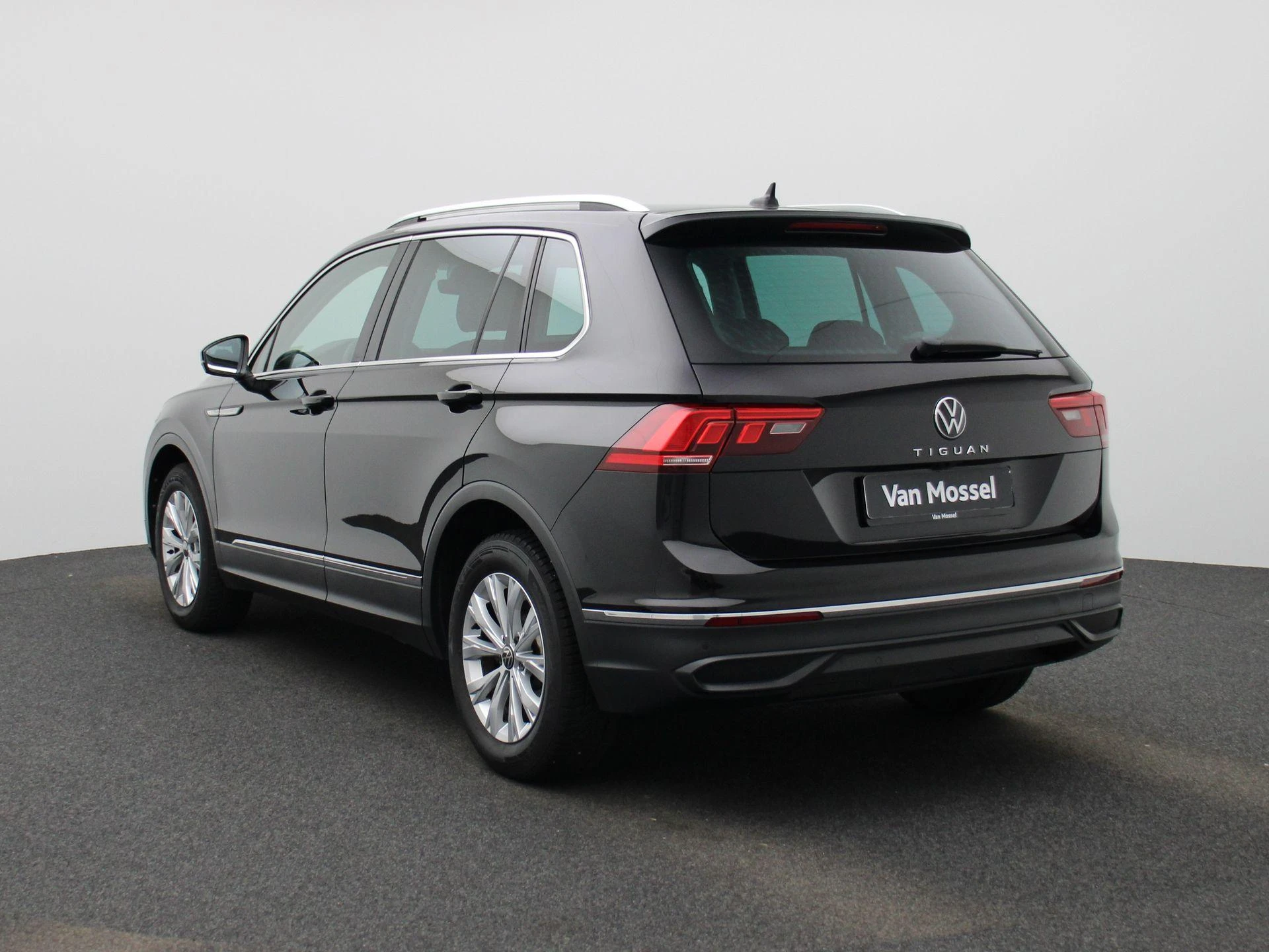 Volkswagen-Tiguan-image-1