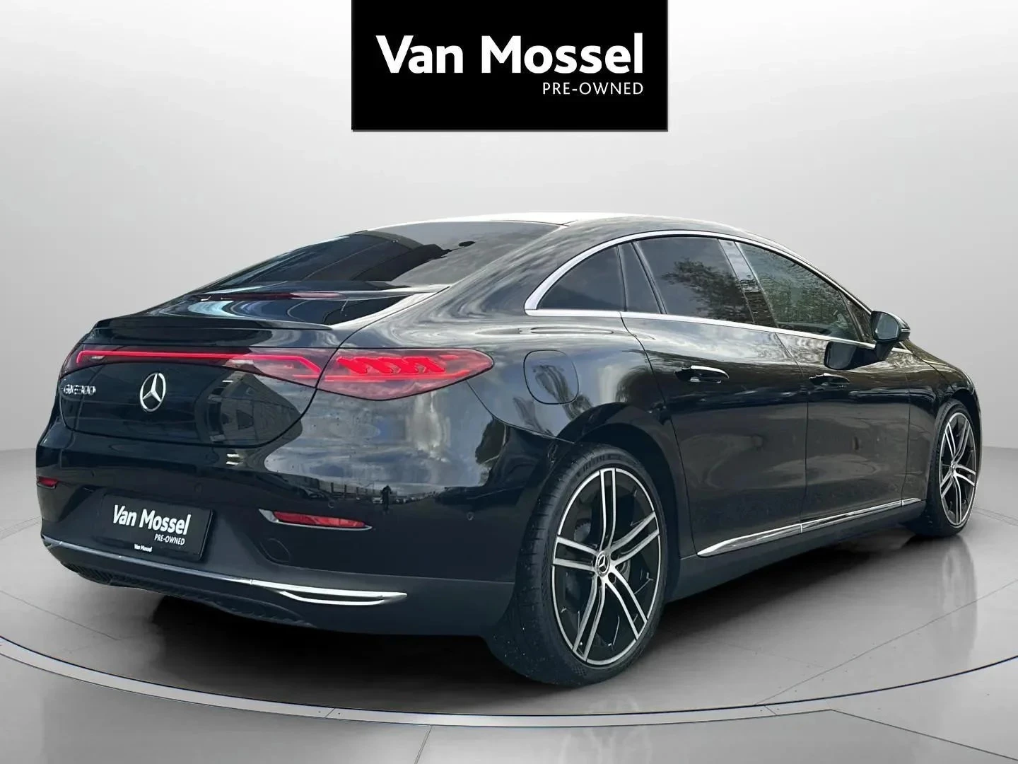 Mercedes-Benz-EQE-image-4