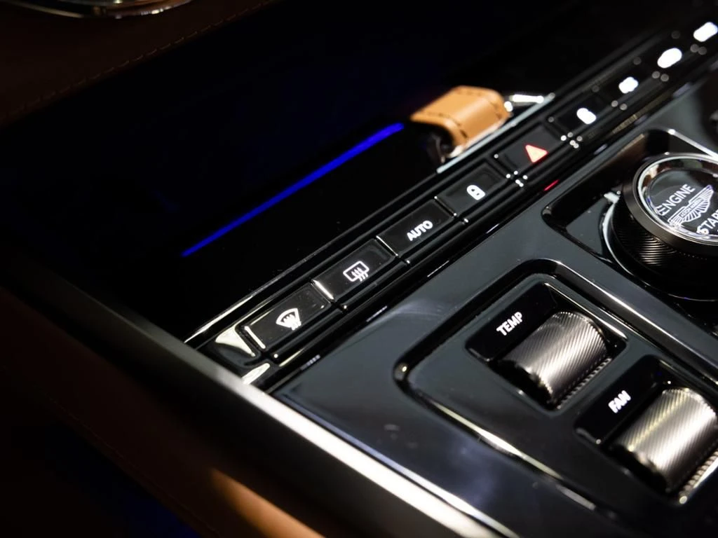 Aston Martin-DBX-image-29