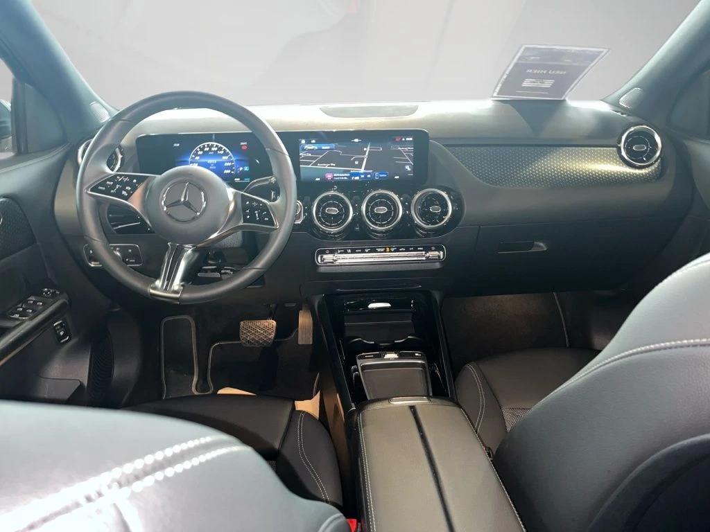 Mercedes-Benz-GLA 200-image-11