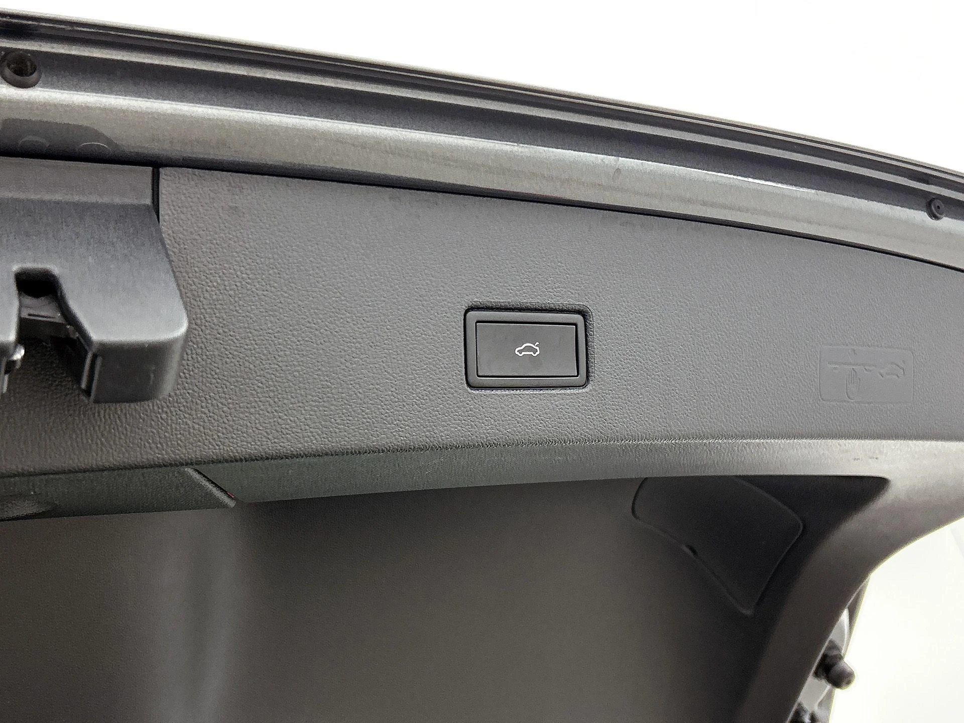 Volkswagen-T-Roc-image-23