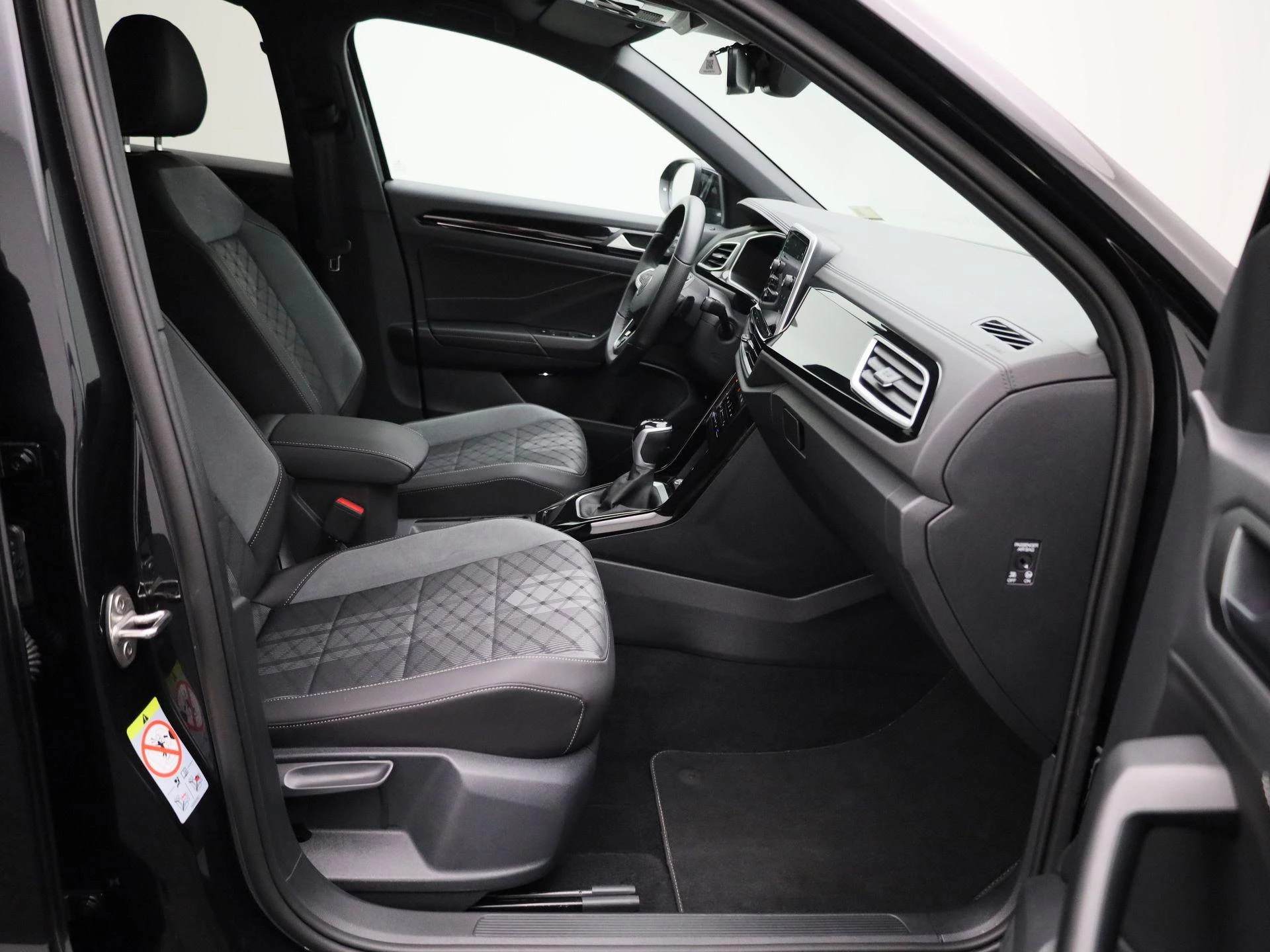 Volkswagen-T-Roc-image-40
