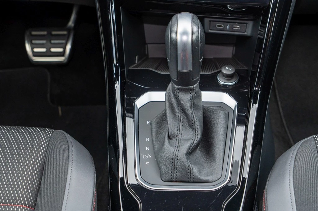 Volkswagen-T-Roc-image-13