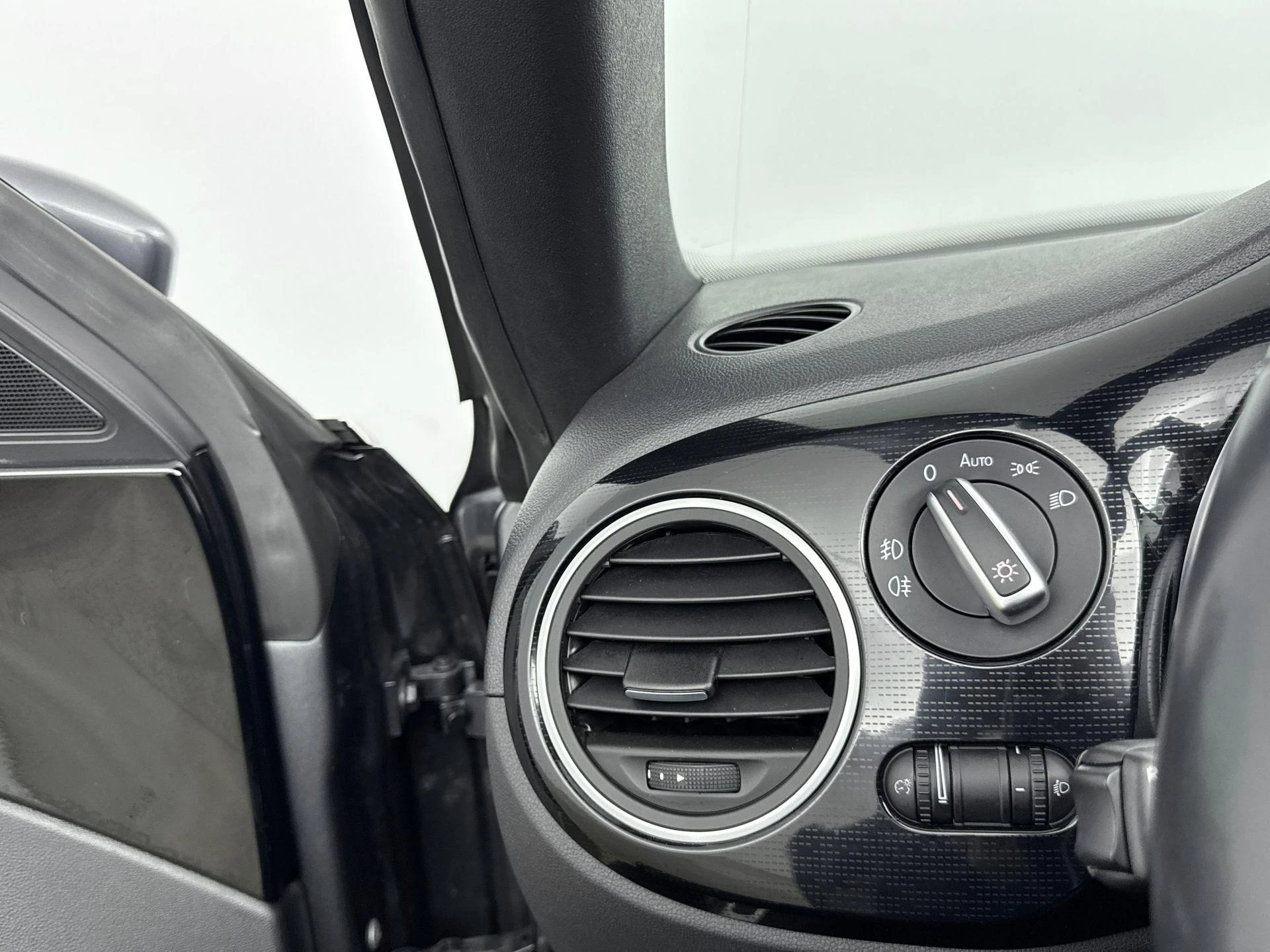 Volkswagen-Beetle-image-18