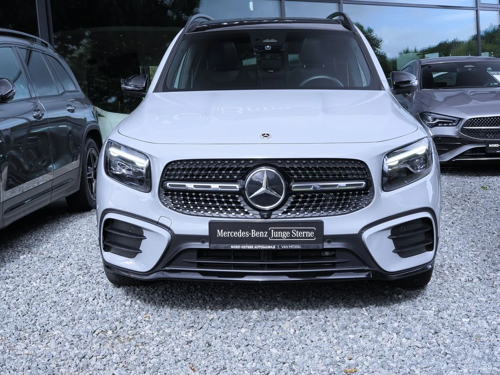 Mercedes-Benz-GLB 200-image-3