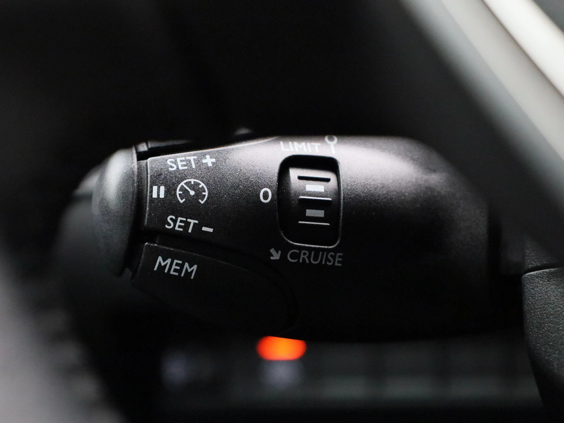 Peugeot-e-208-image-18