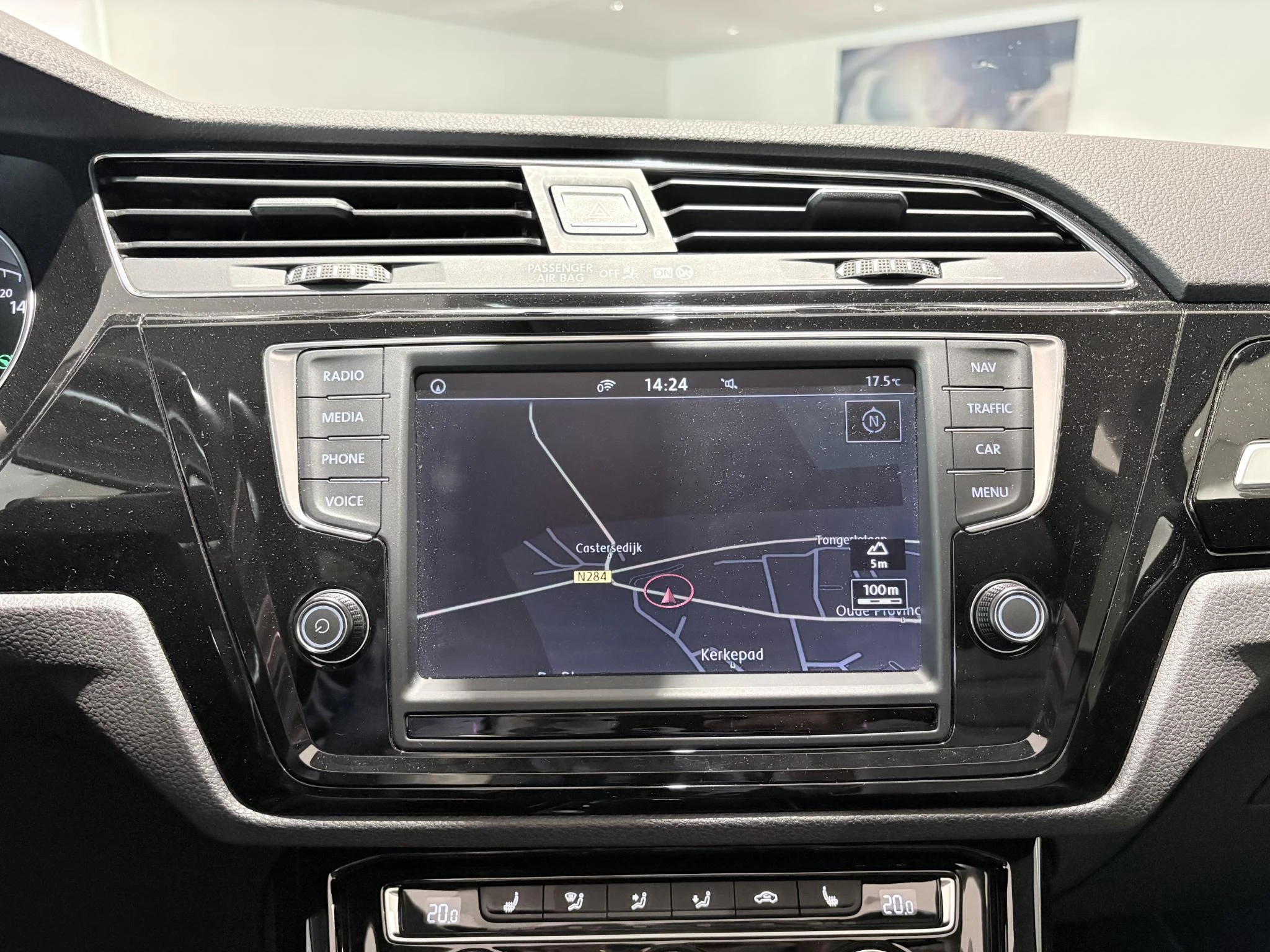 Volkswagen-Touran-image-22