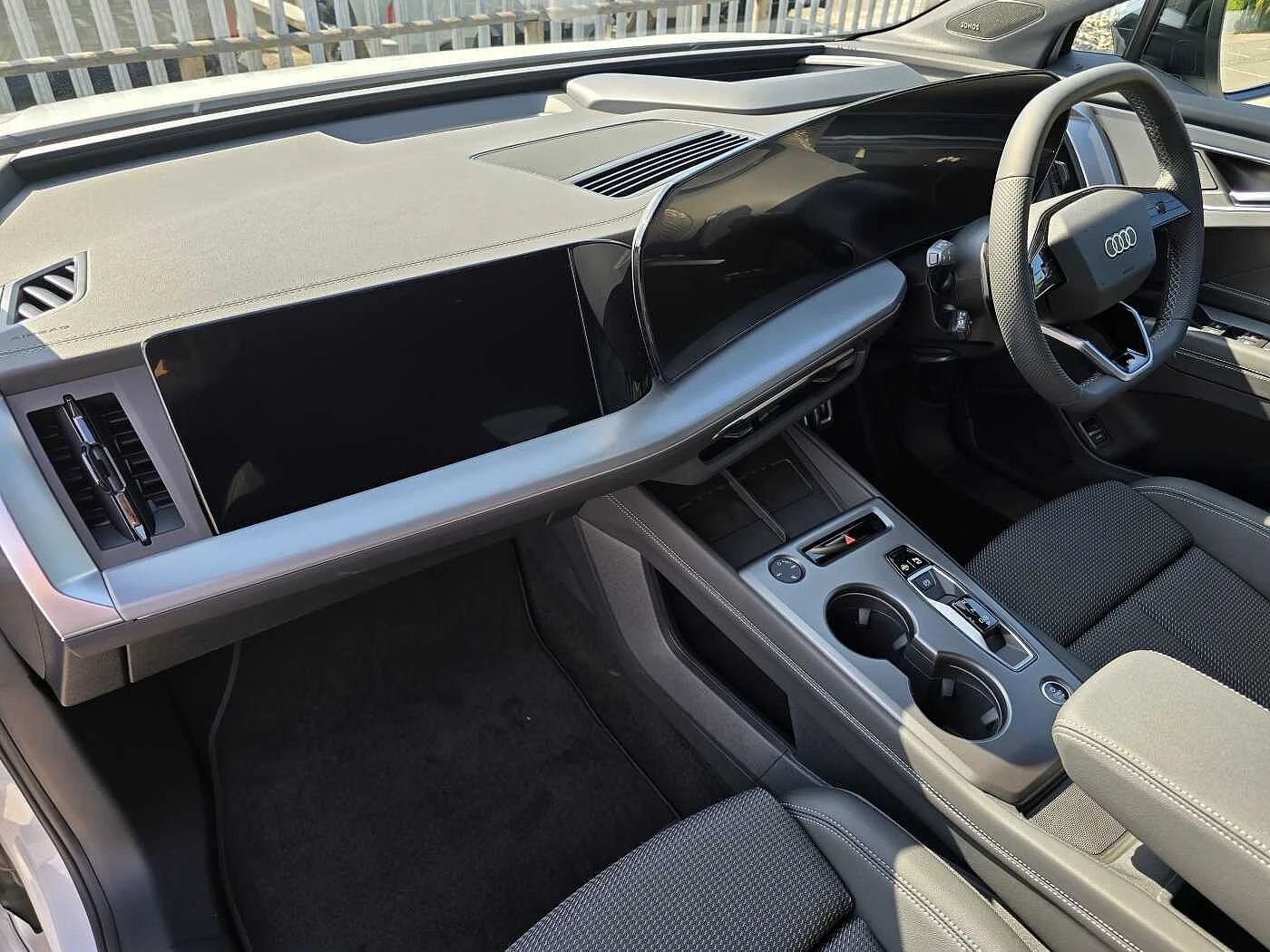 Audi-Q4 e-tron-image-1