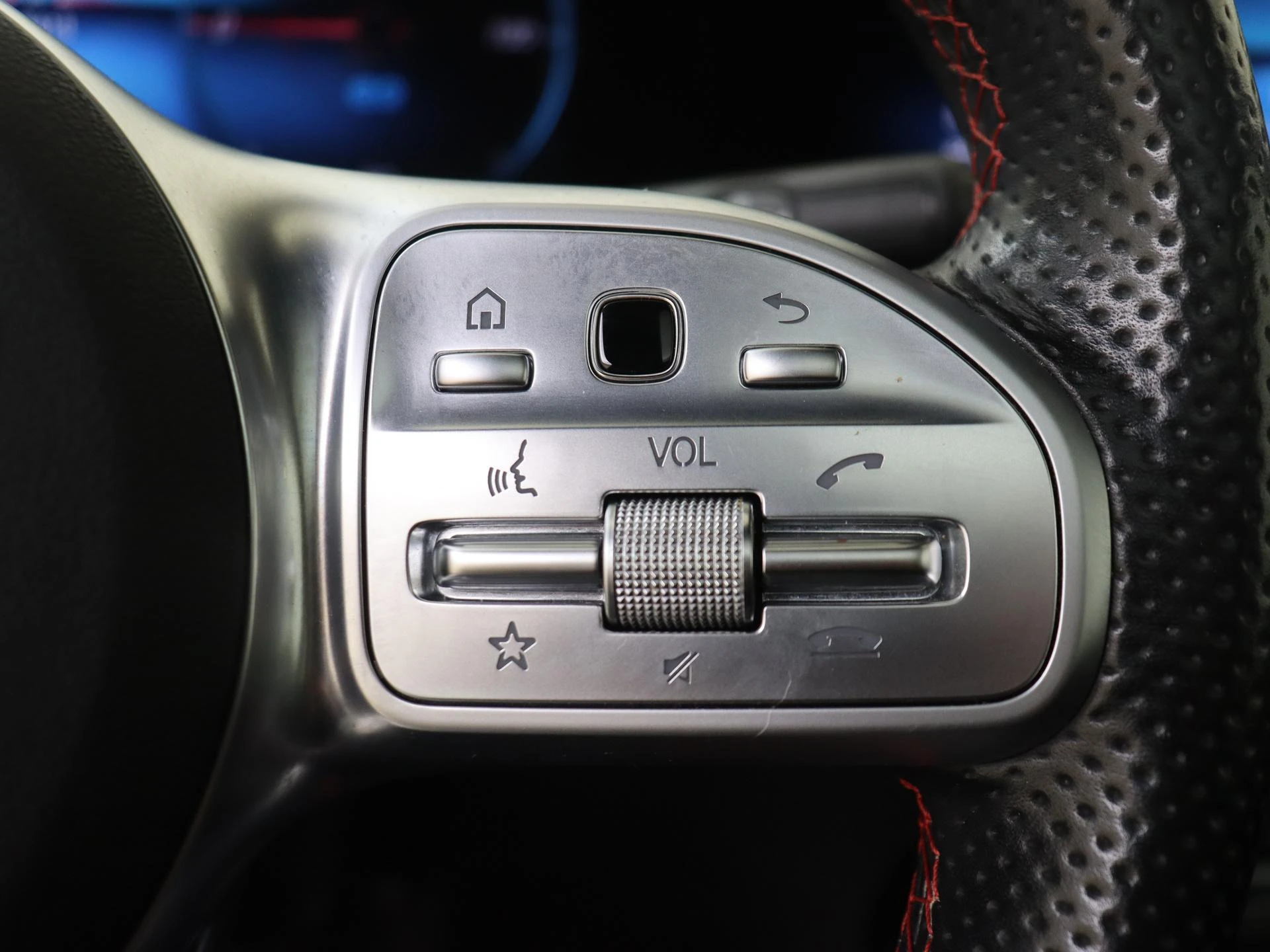 Mercedes-Benz-EQA-image-12