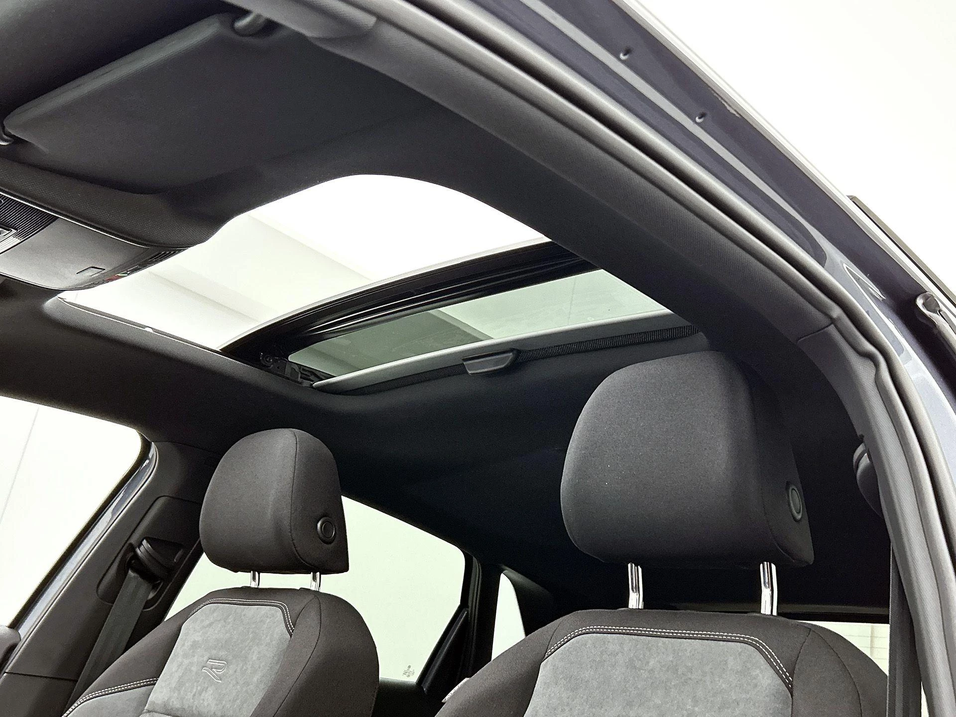 Volkswagen-Polo-image-31