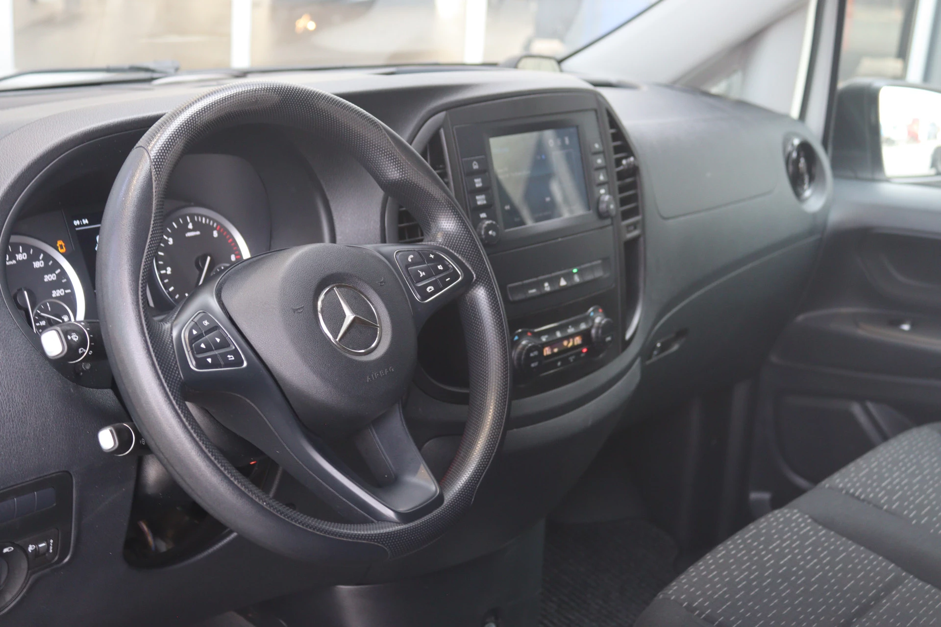 Mercedes-Benz-Vito-image-3