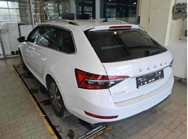 Škoda Superb Combi 2.0 TDI DSG Style AHK, Navi