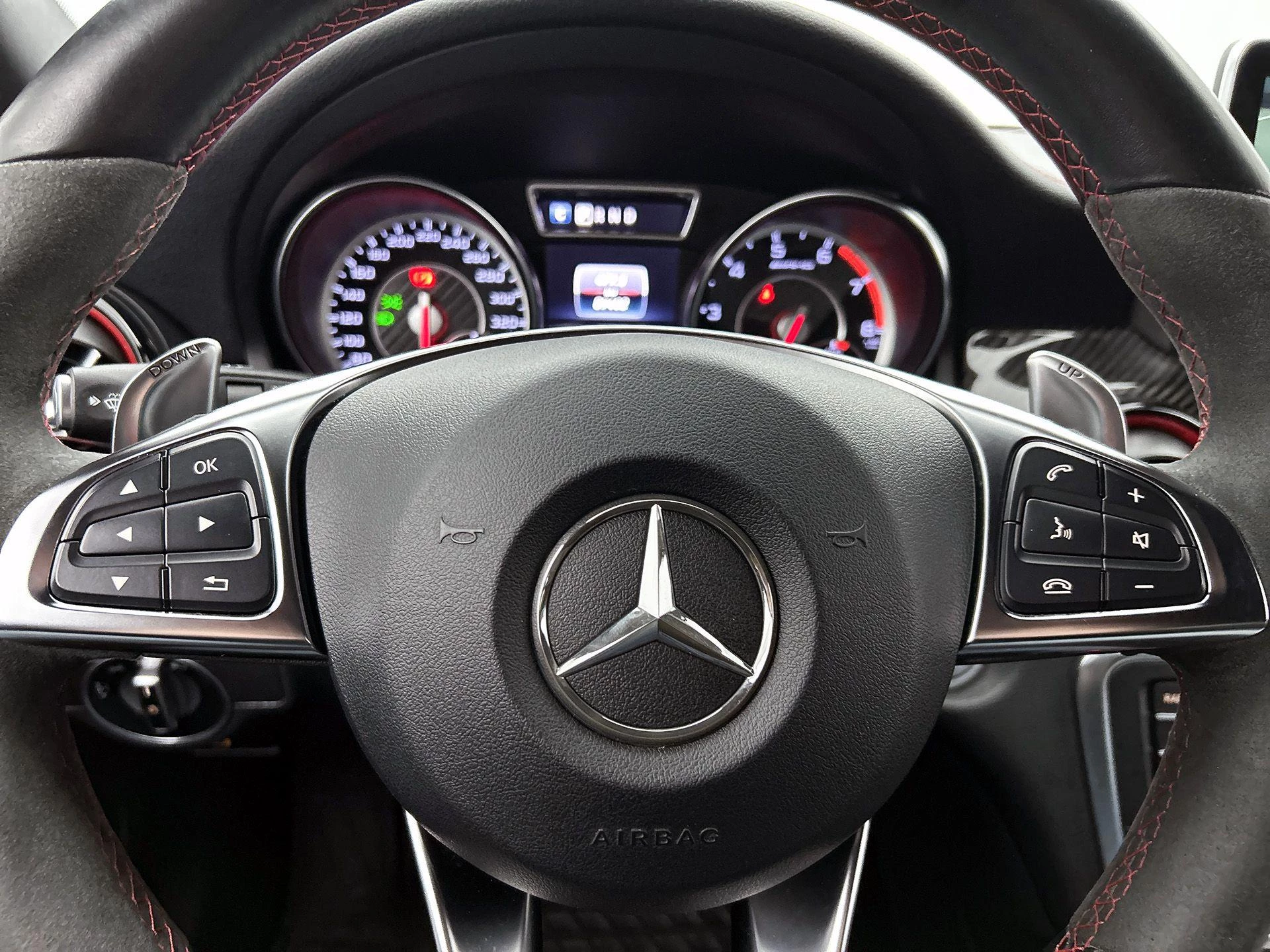 Mercedes-Benz-GLA-image-36