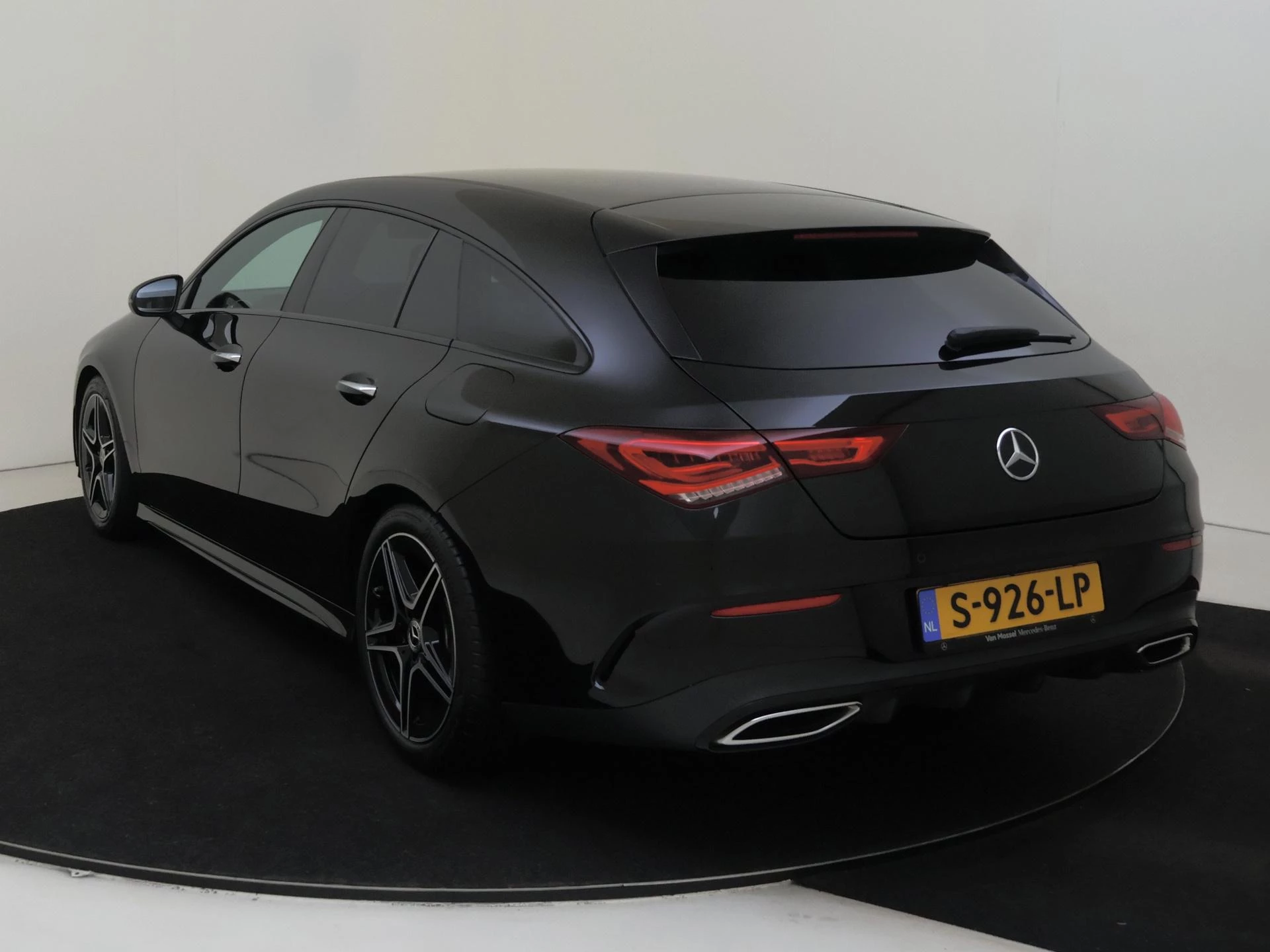 Mercedes-Benz-CLA-image-6