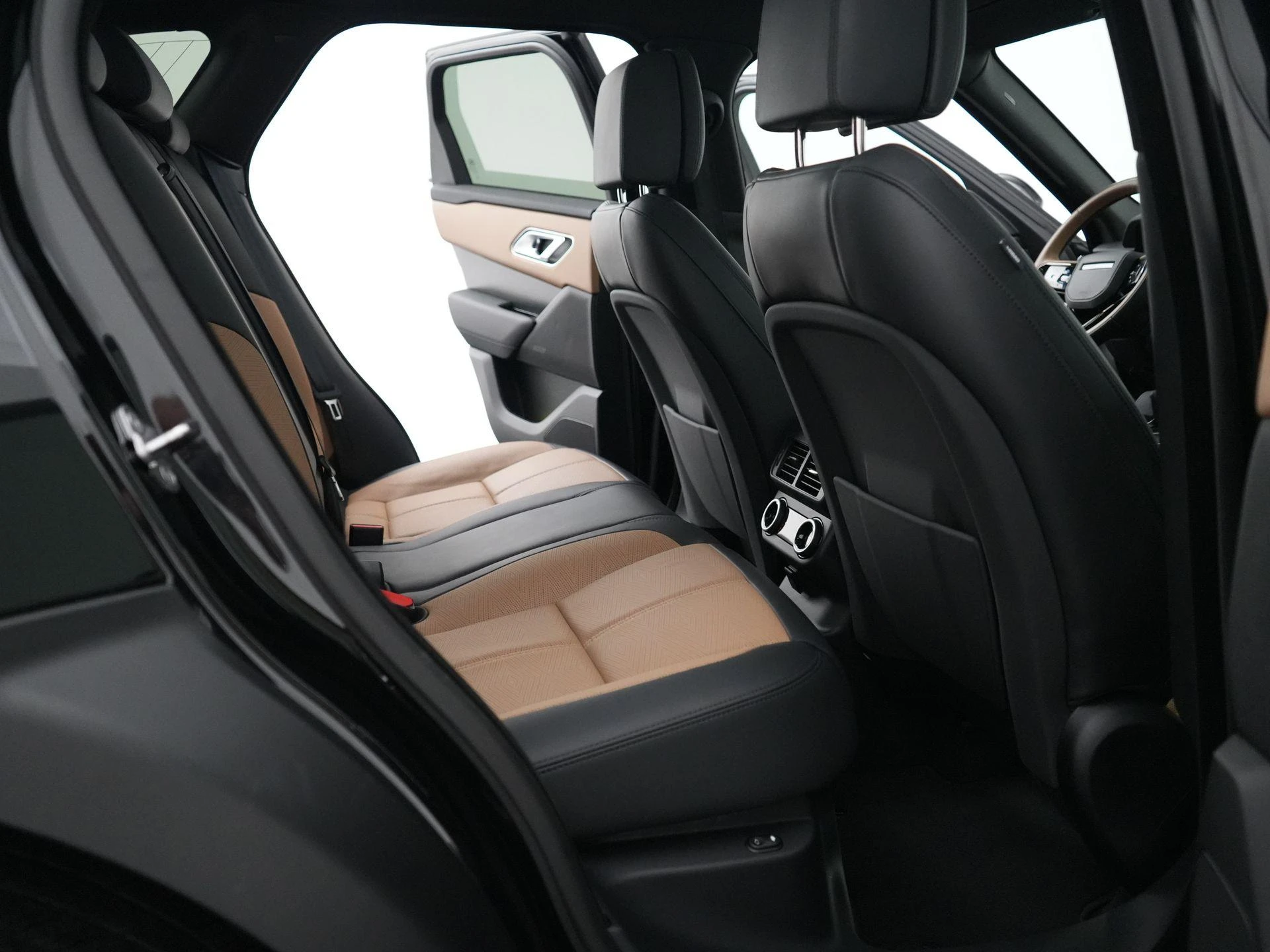 Land Rover-Range Rover Velar-image-51