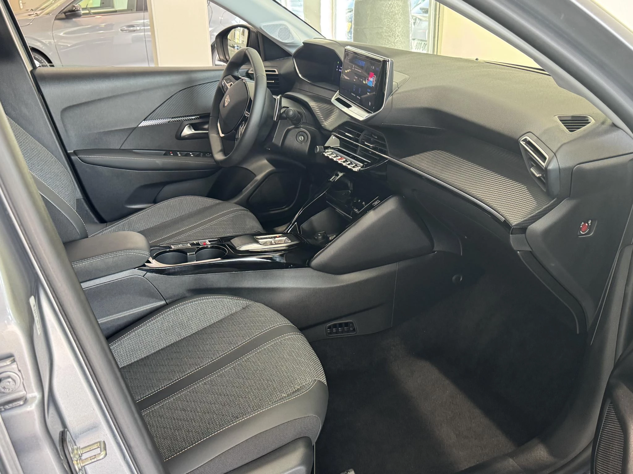 Peugeot-208-image-6