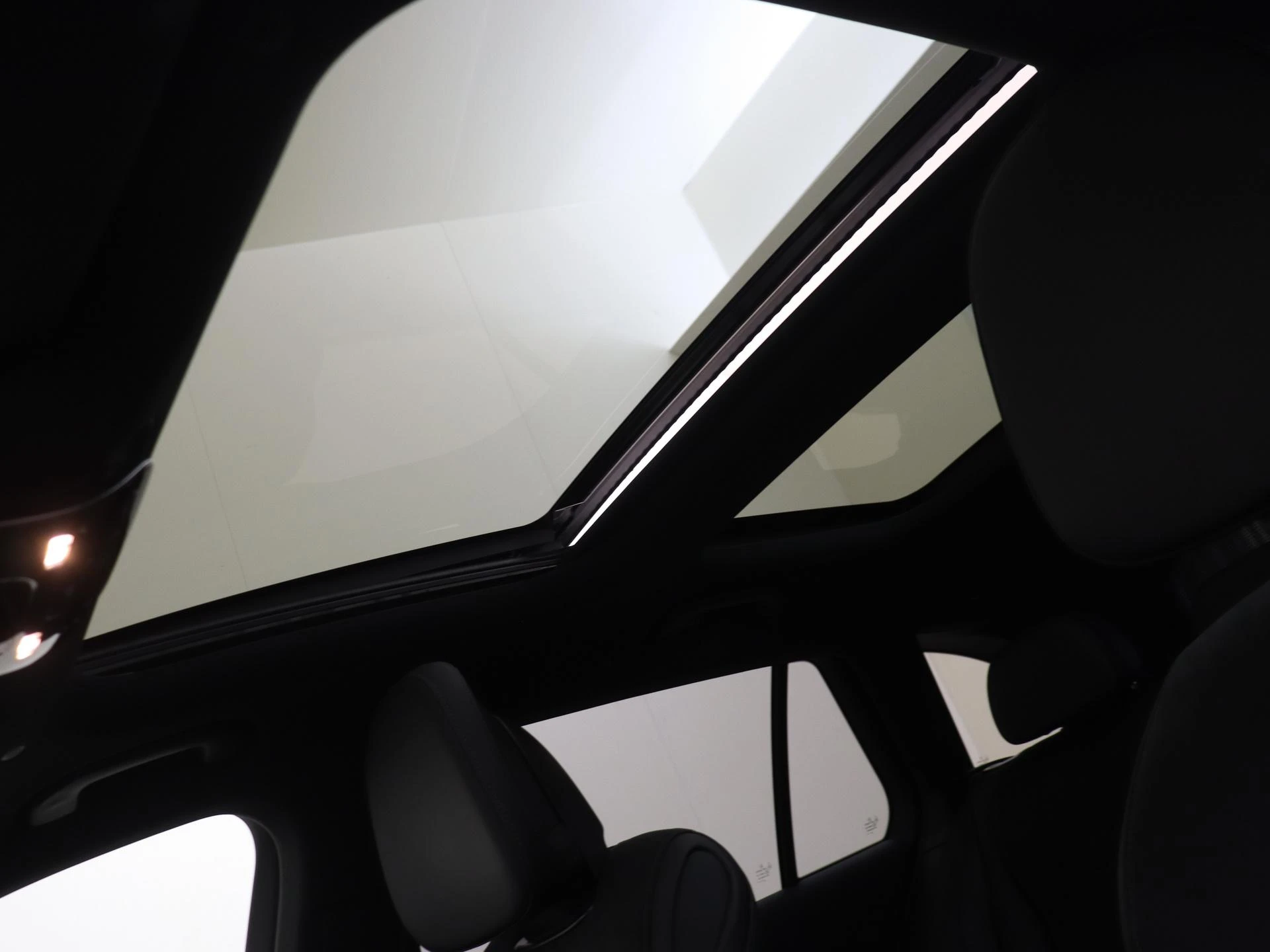 Mercedes-Benz-C-Klasse-image-26