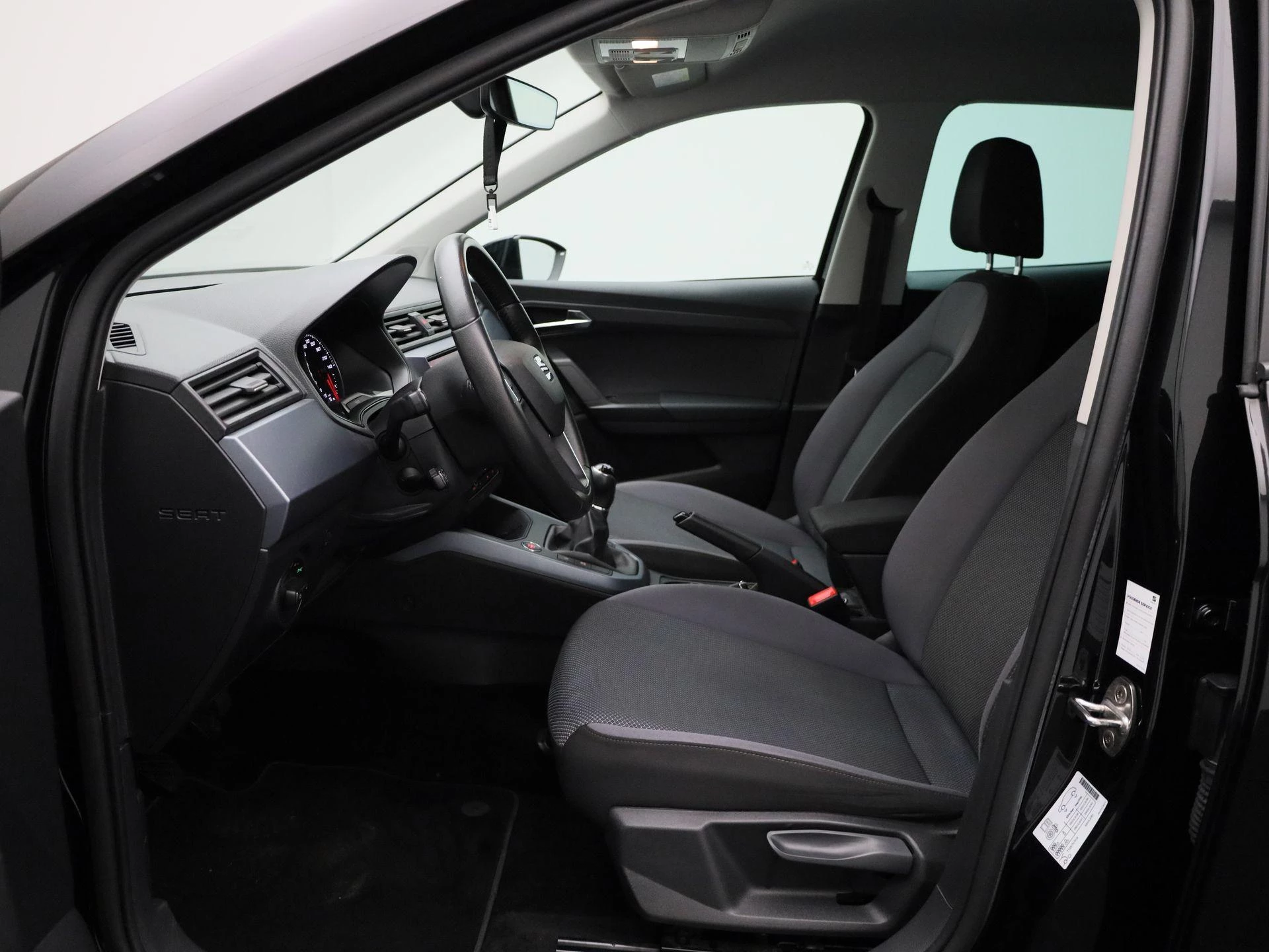 SEAT-Arona-image-8