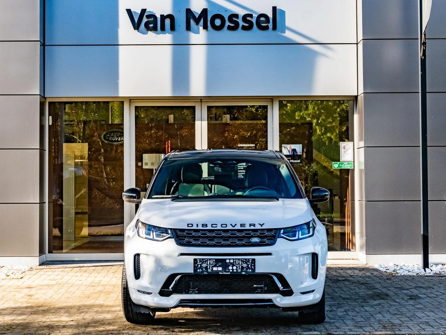 Land Rover-Discovery Sport-image-1