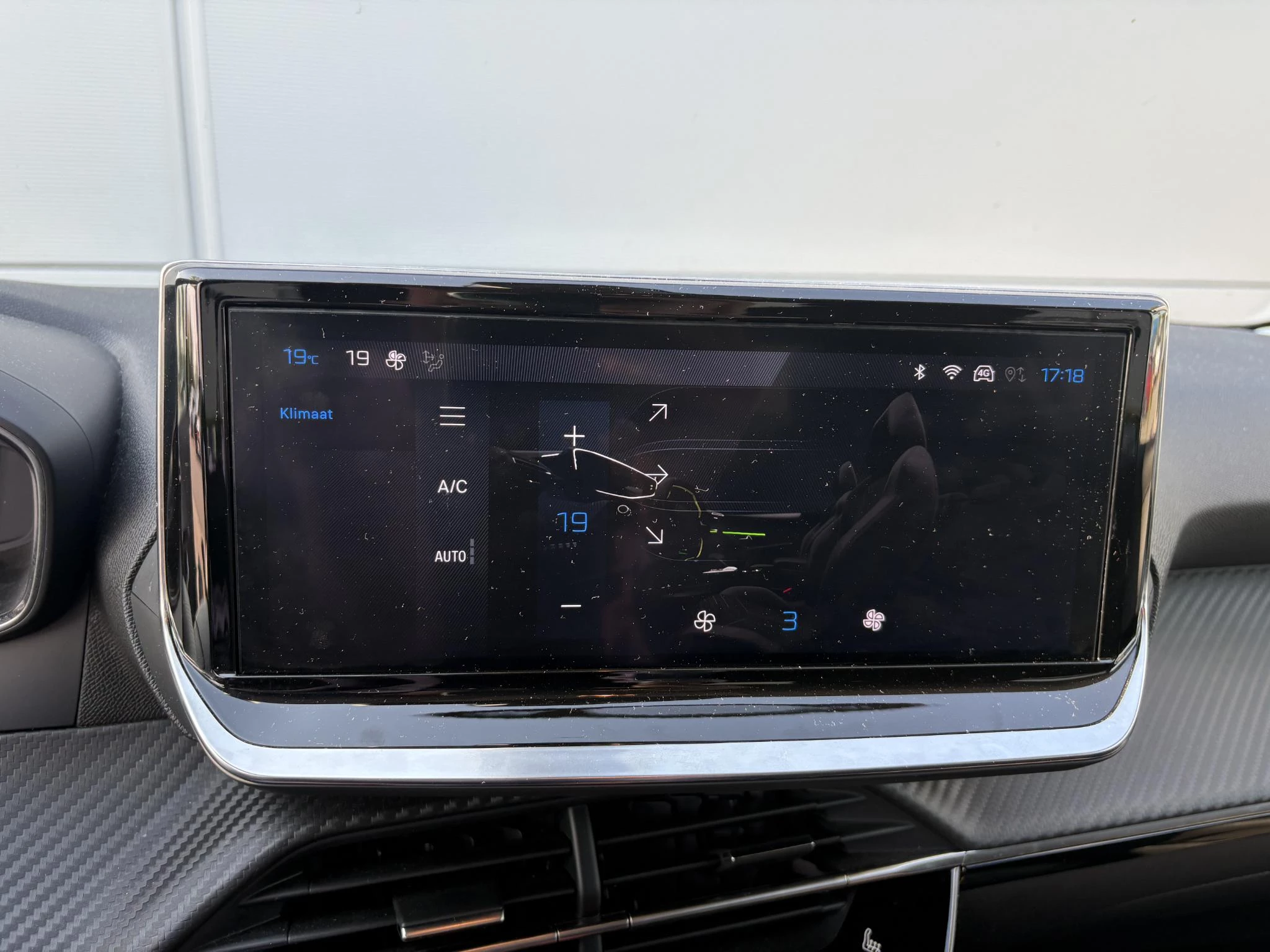 Peugeot-208-image-18