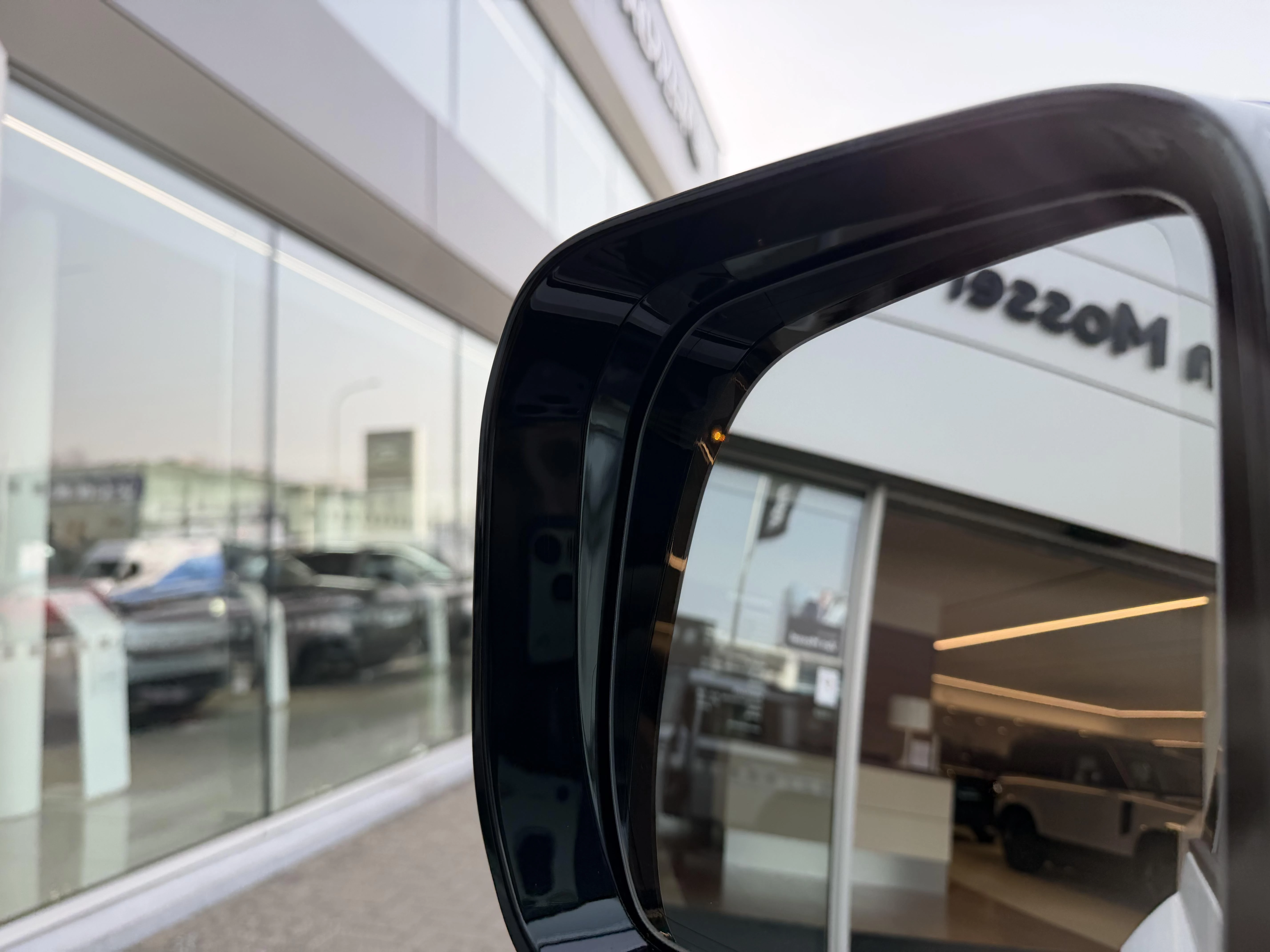 Land Rover Defender 110 D250 SE AWD