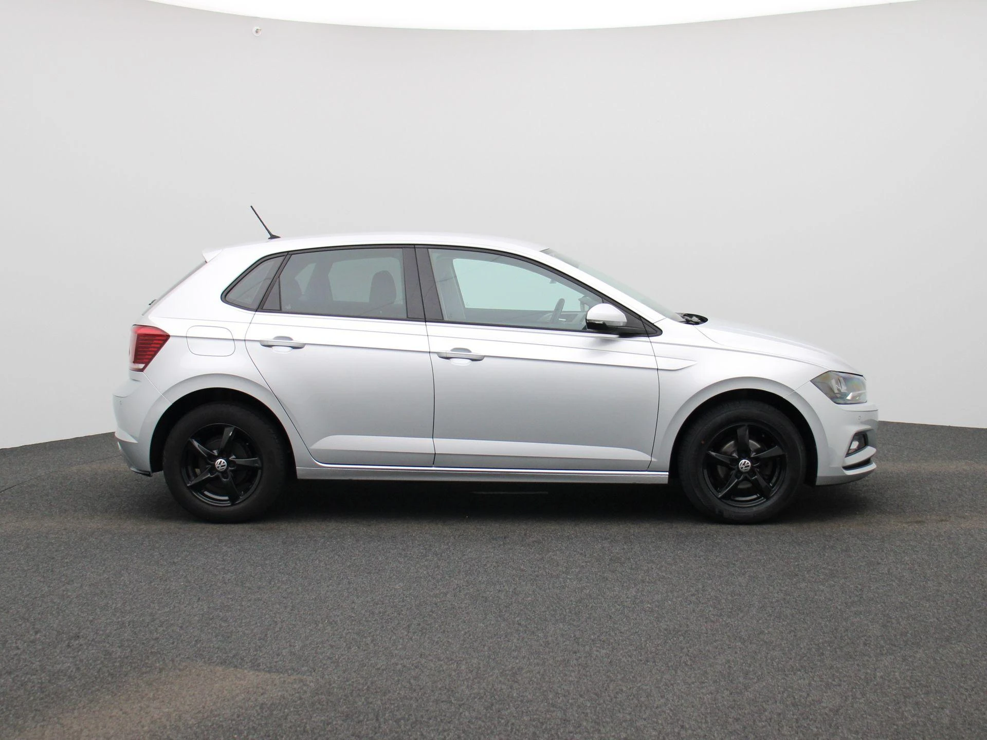 Volkswagen-Polo-image-5