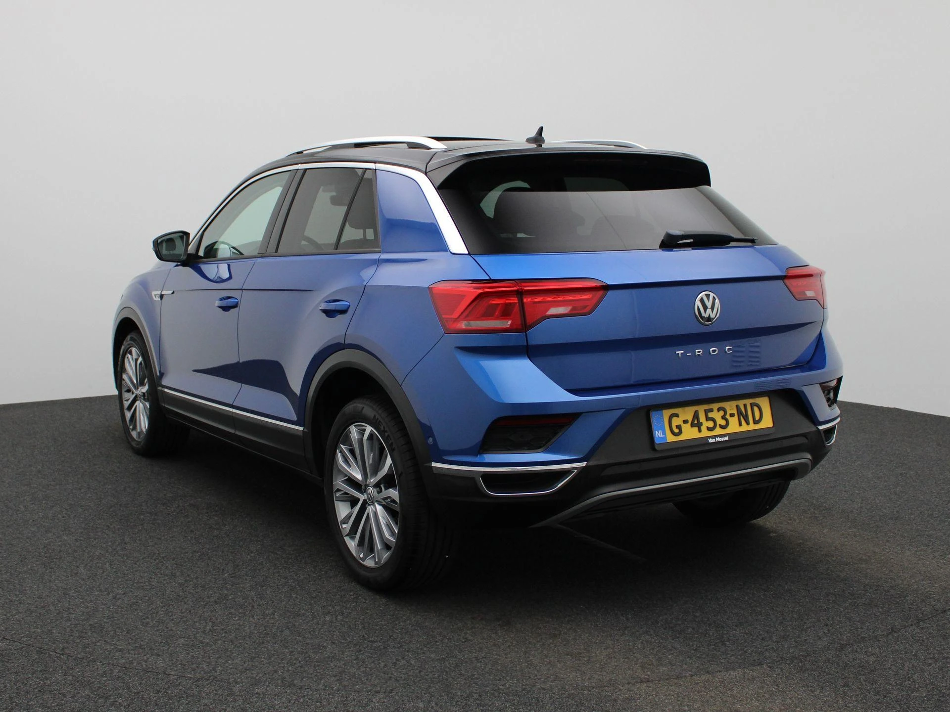 Volkswagen-T-Roc-image-1
