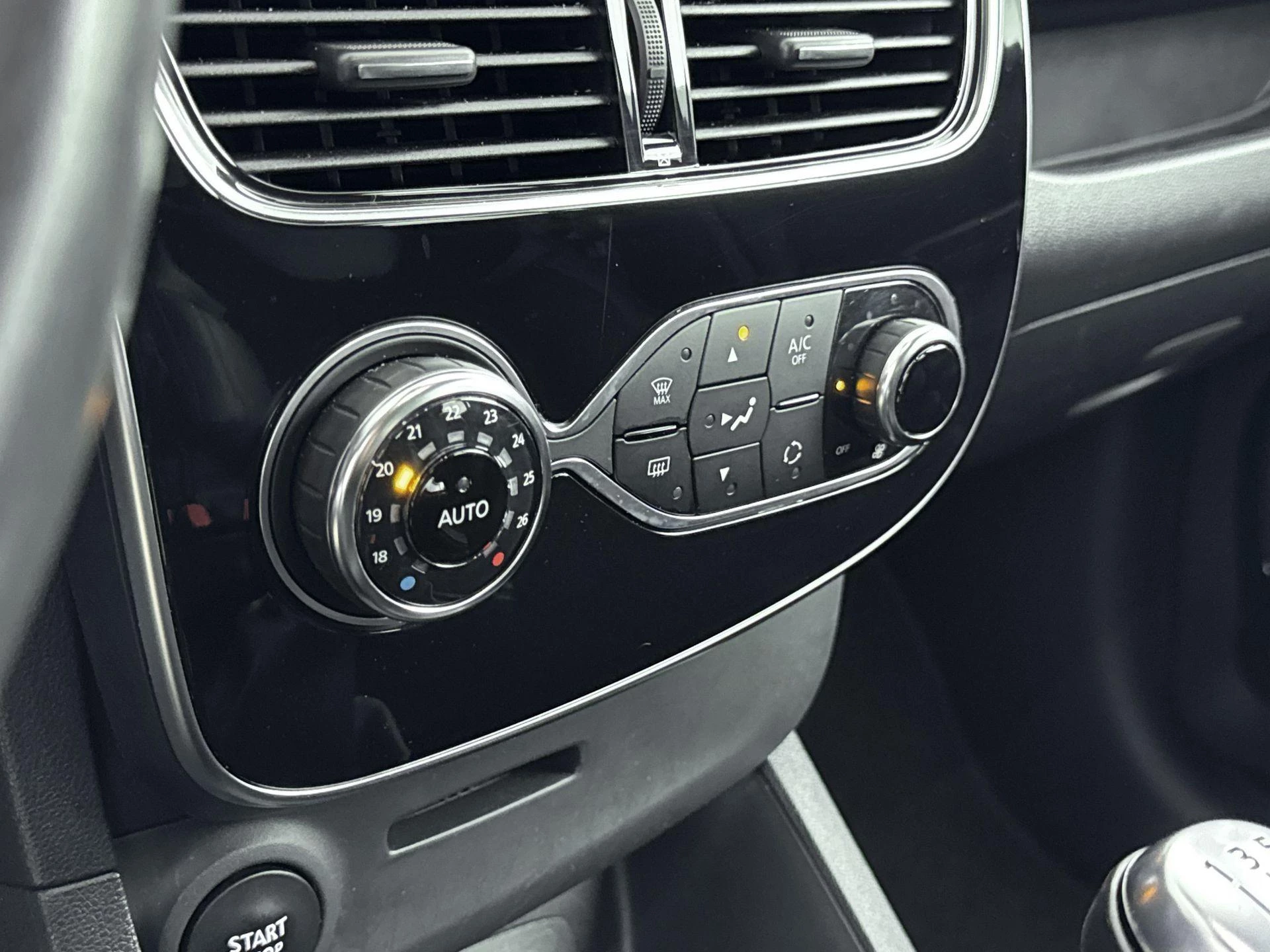 Renault-Clio-image-22