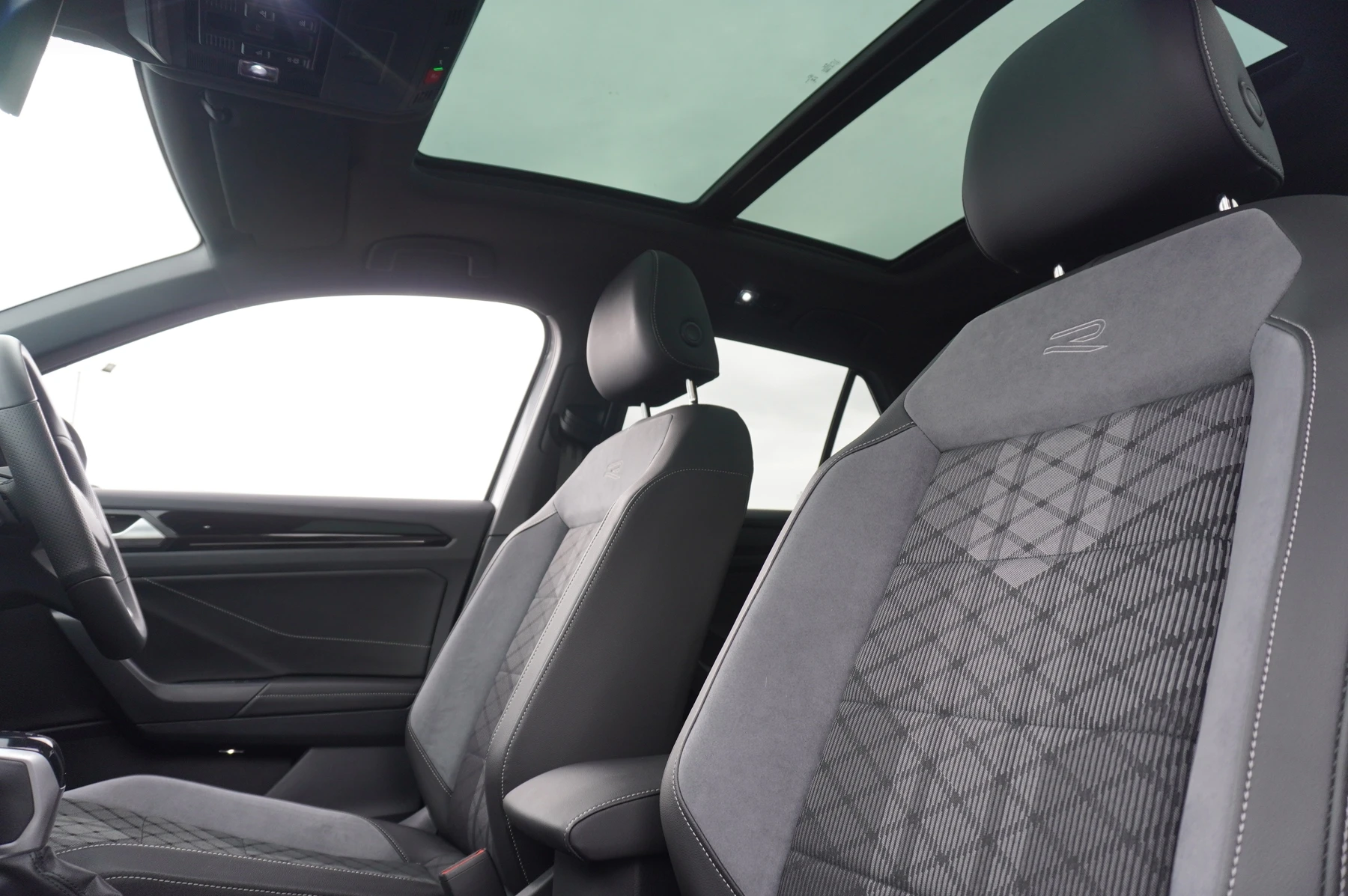 Volkswagen-T-Roc-image-9