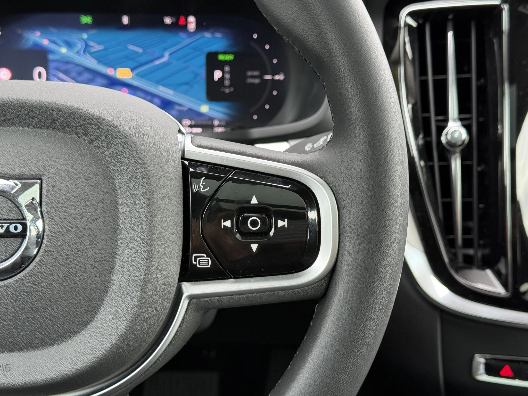 Volvo V60 T8 Plug-in hybrid AWD Ultra Dark