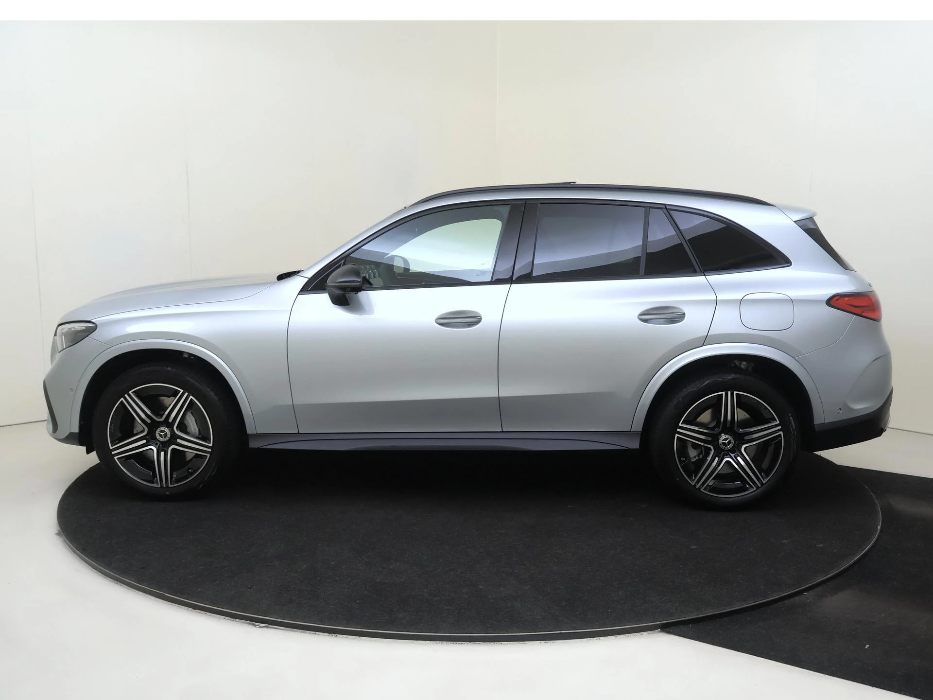 Mercedes-Benz-GLC-image-7