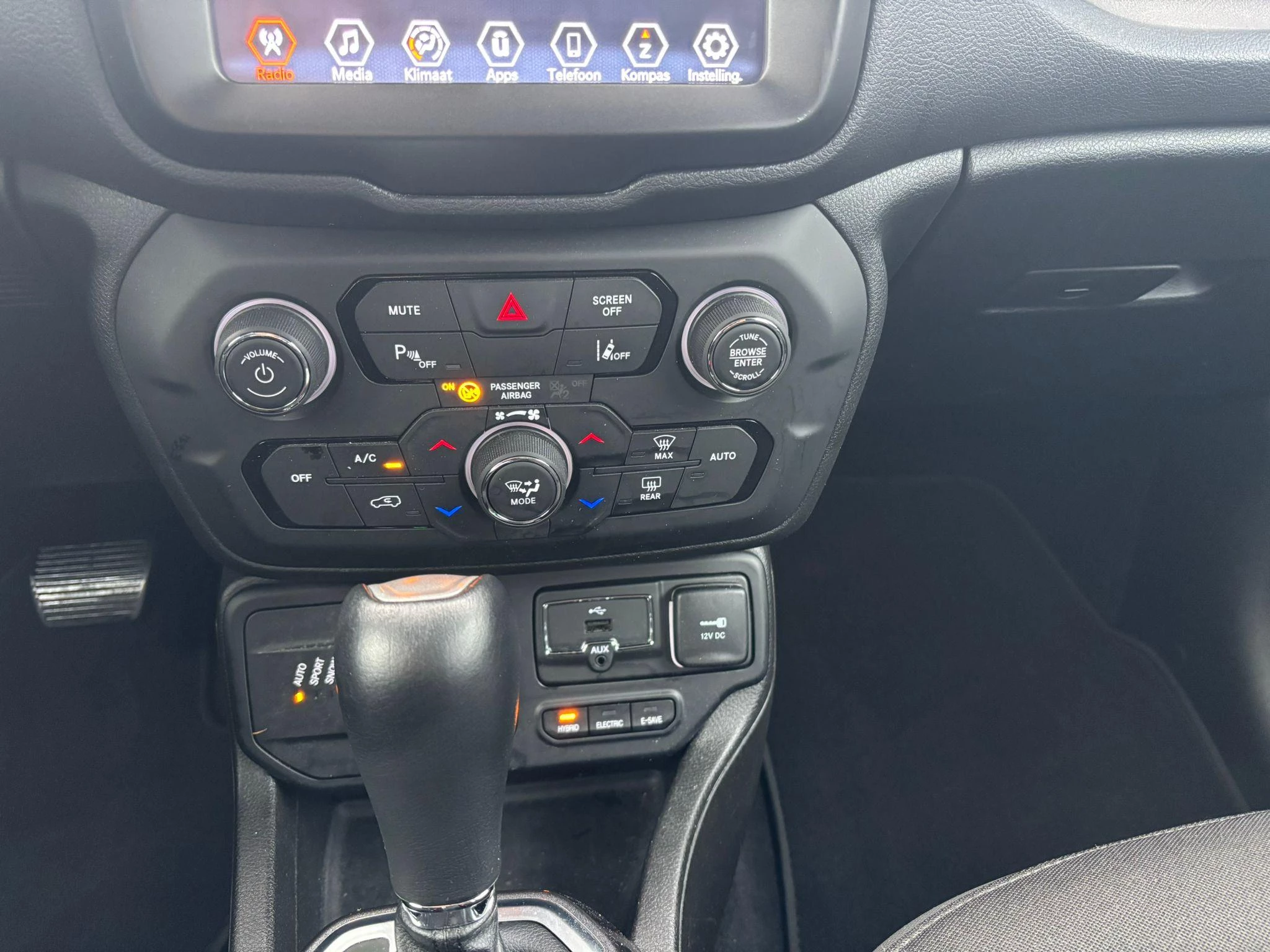 Jeep-Renegade-image-15