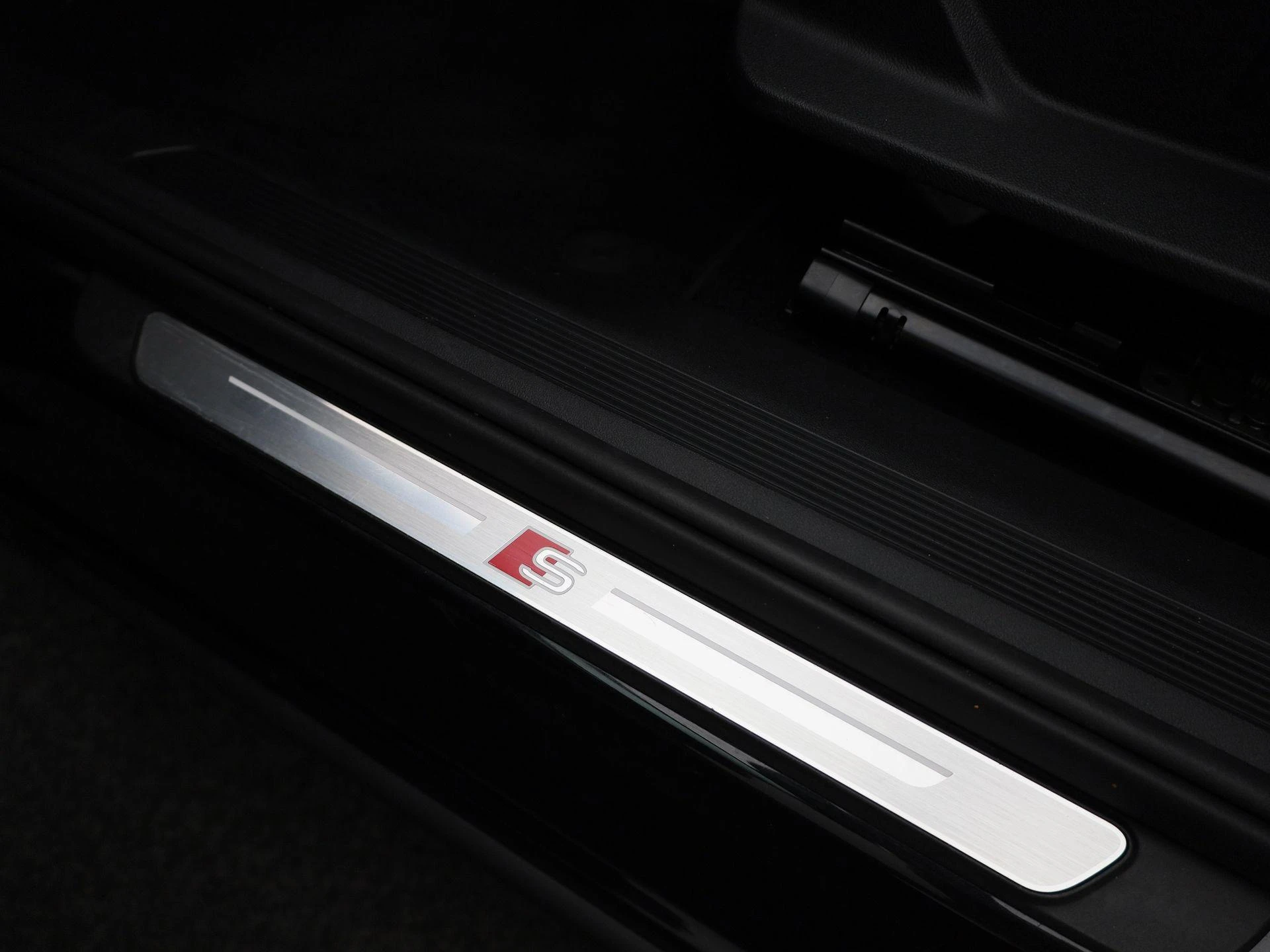 Audi-Q4 e-tron-image-30