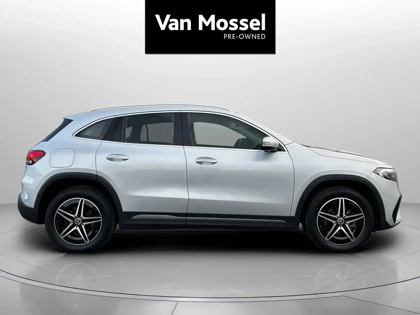 Mercedes-Benz-EQA-image-3